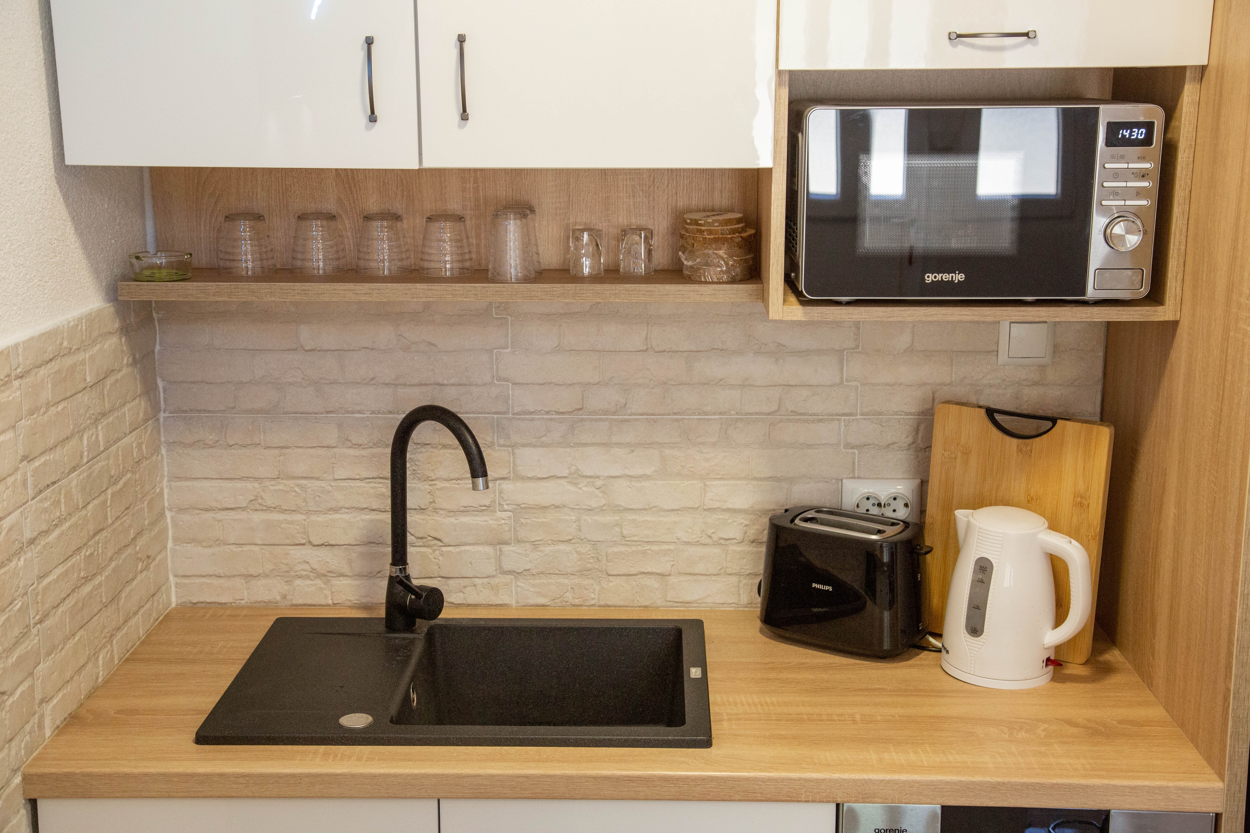 Two bedroom apartment with terrace and sea view Milna, Vis  A-b