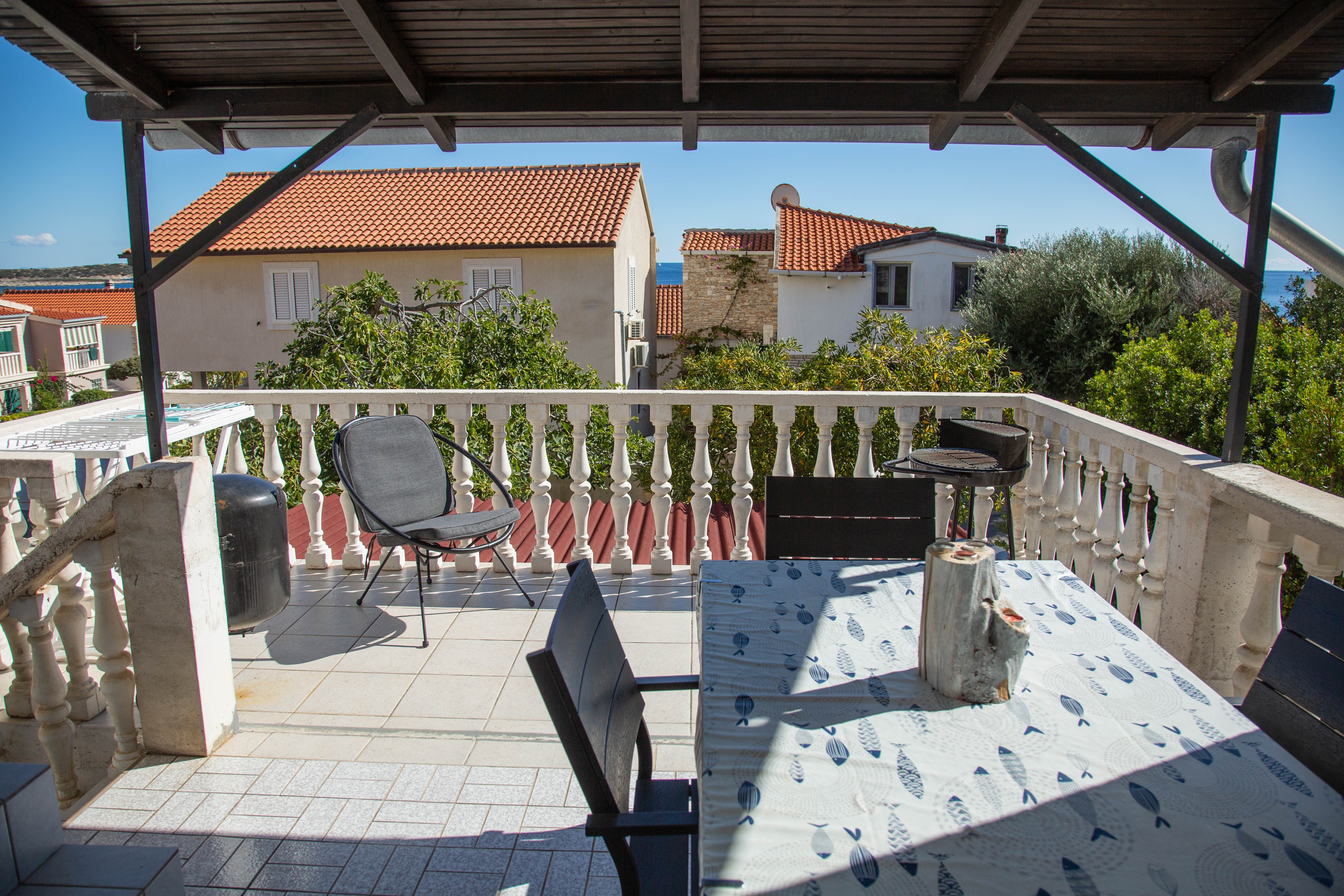 Two bedroom apartment with terrace and sea view Milna, Vis  A-b