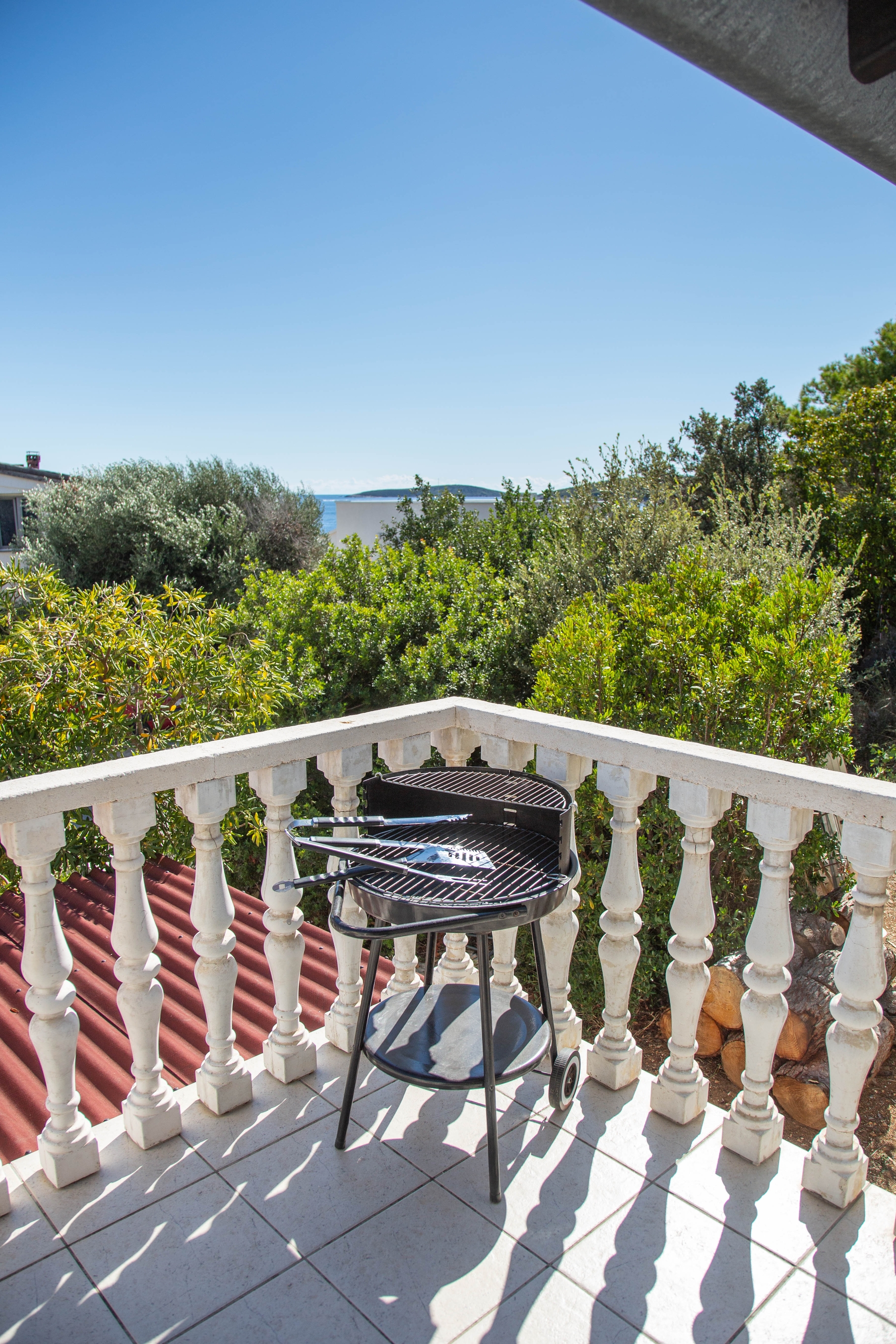 Two bedroom apartment with terrace and sea view Milna, Vis  A-b