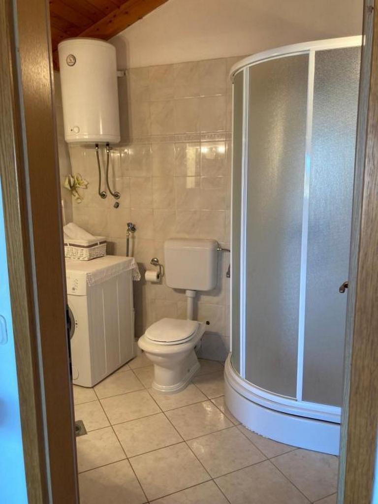 Two bedroom apartment with terrace and sea view Milna, Vis  A-a