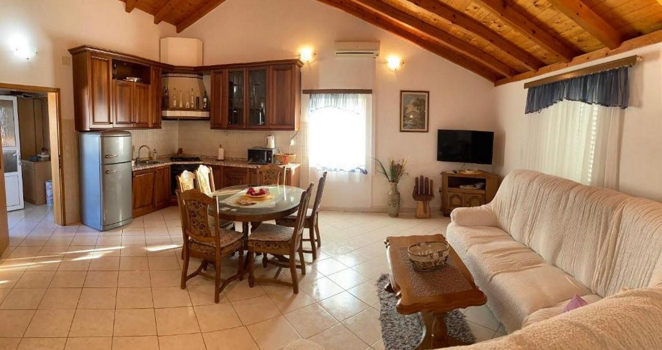 Two bedroom apartment with terrace and sea view Milna, Vis (A-8896-a)