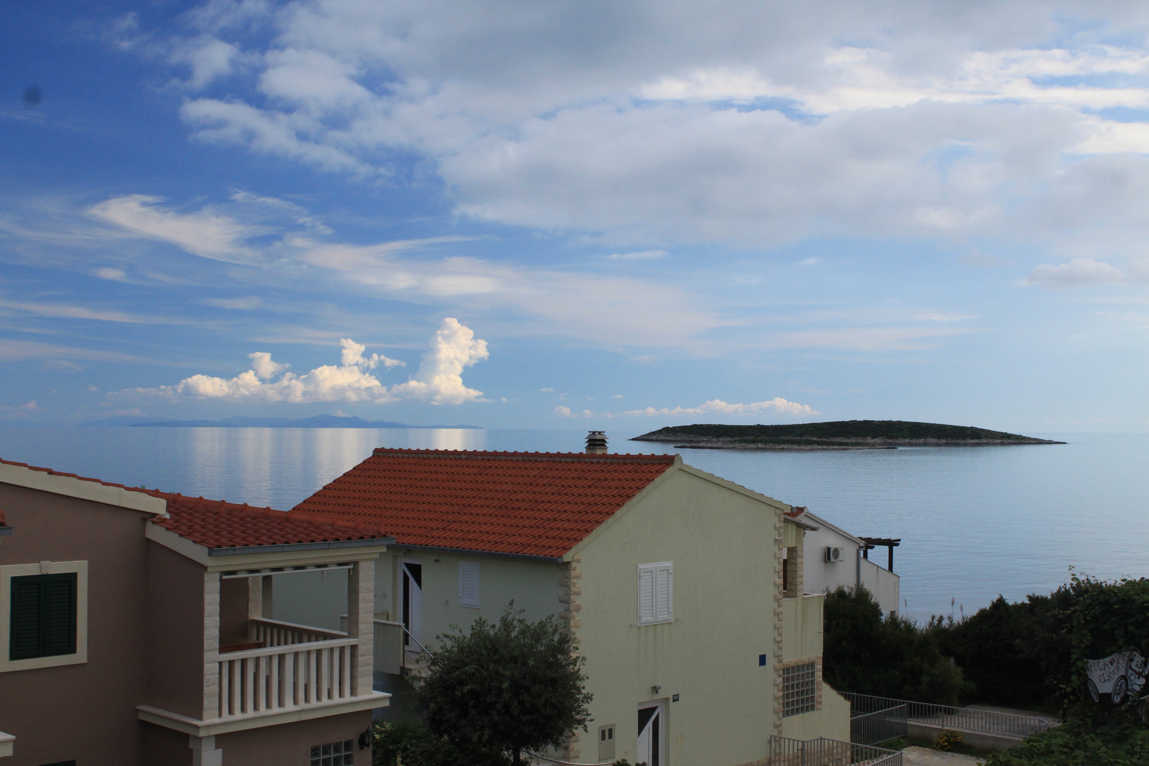 Two bedroom apartment with terrace and sea view Milna, Vis  A-a
