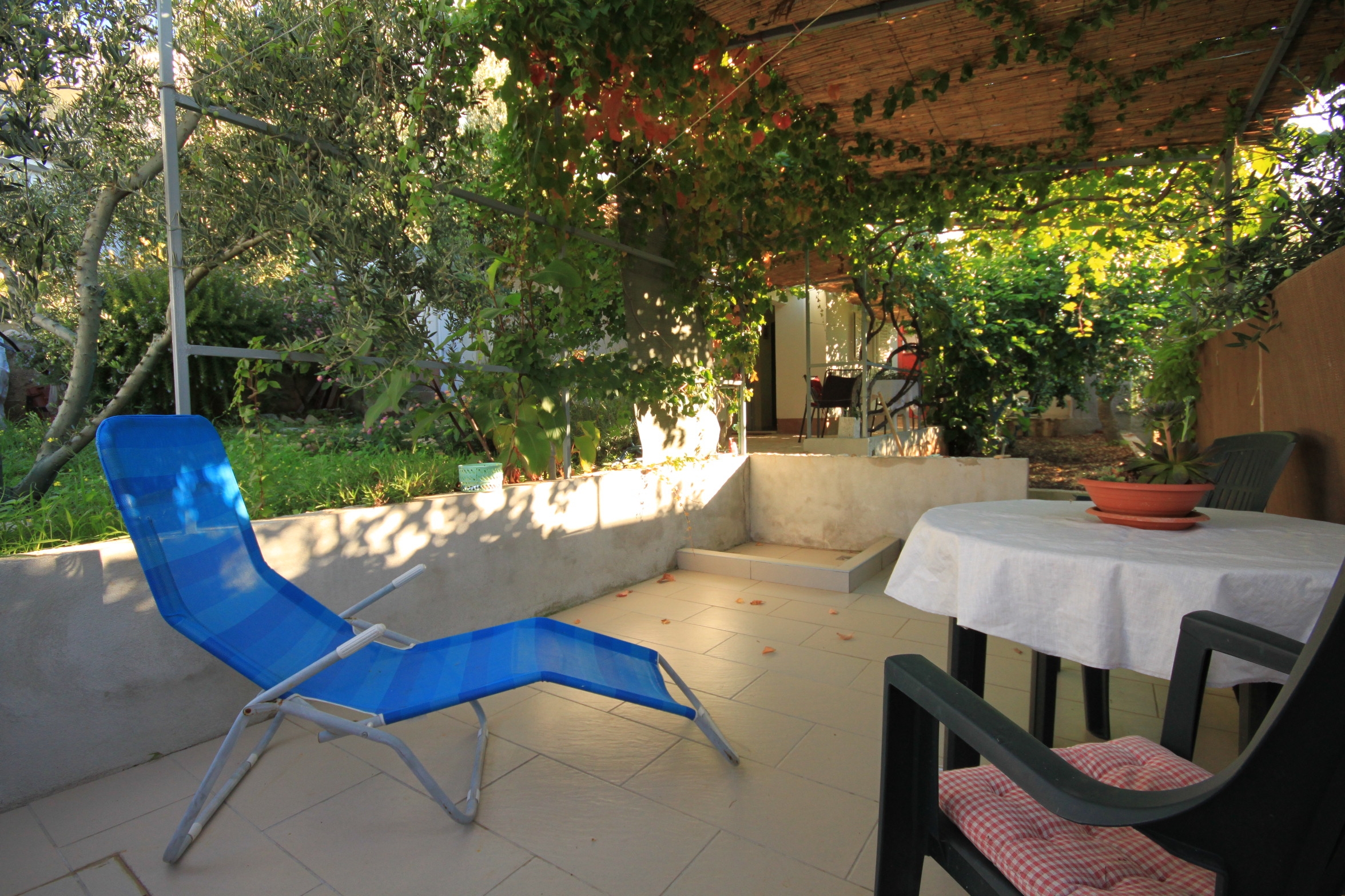 One bedroom apartment with terrace Rukavac, Vis  A-b