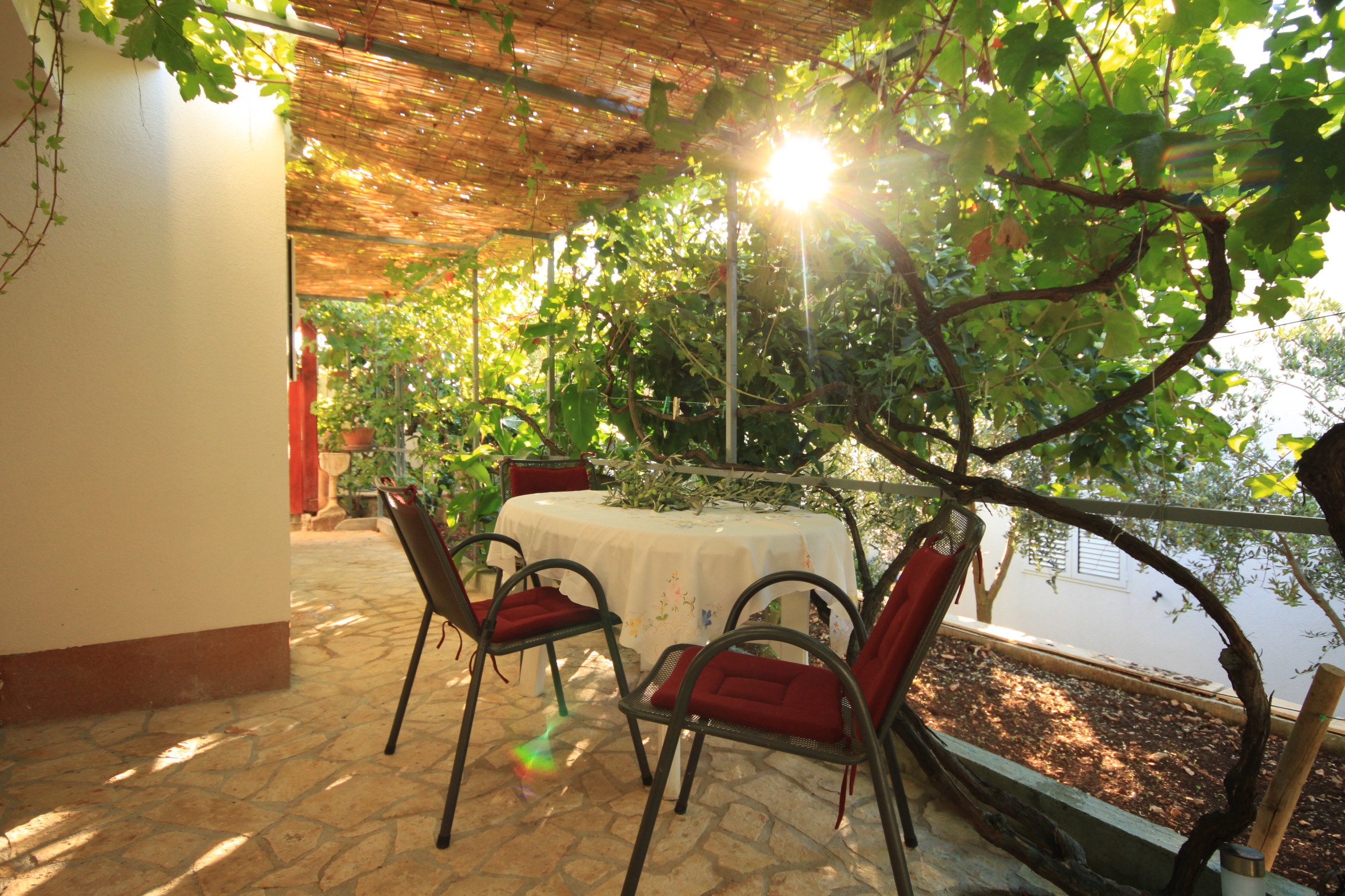 One bedroom apartment with terrace Rukavac, Vis  A-b