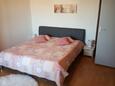 Sali, Bedroom in the apartment, air condition available and WiFi.