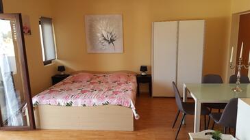 Sali, Sala de estar in the apartment, air condition available y WiFi.