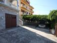 Sali, Dugi otok, Parkiralište 890 - Apartmani blizu mora sa šljunčanom plažom.