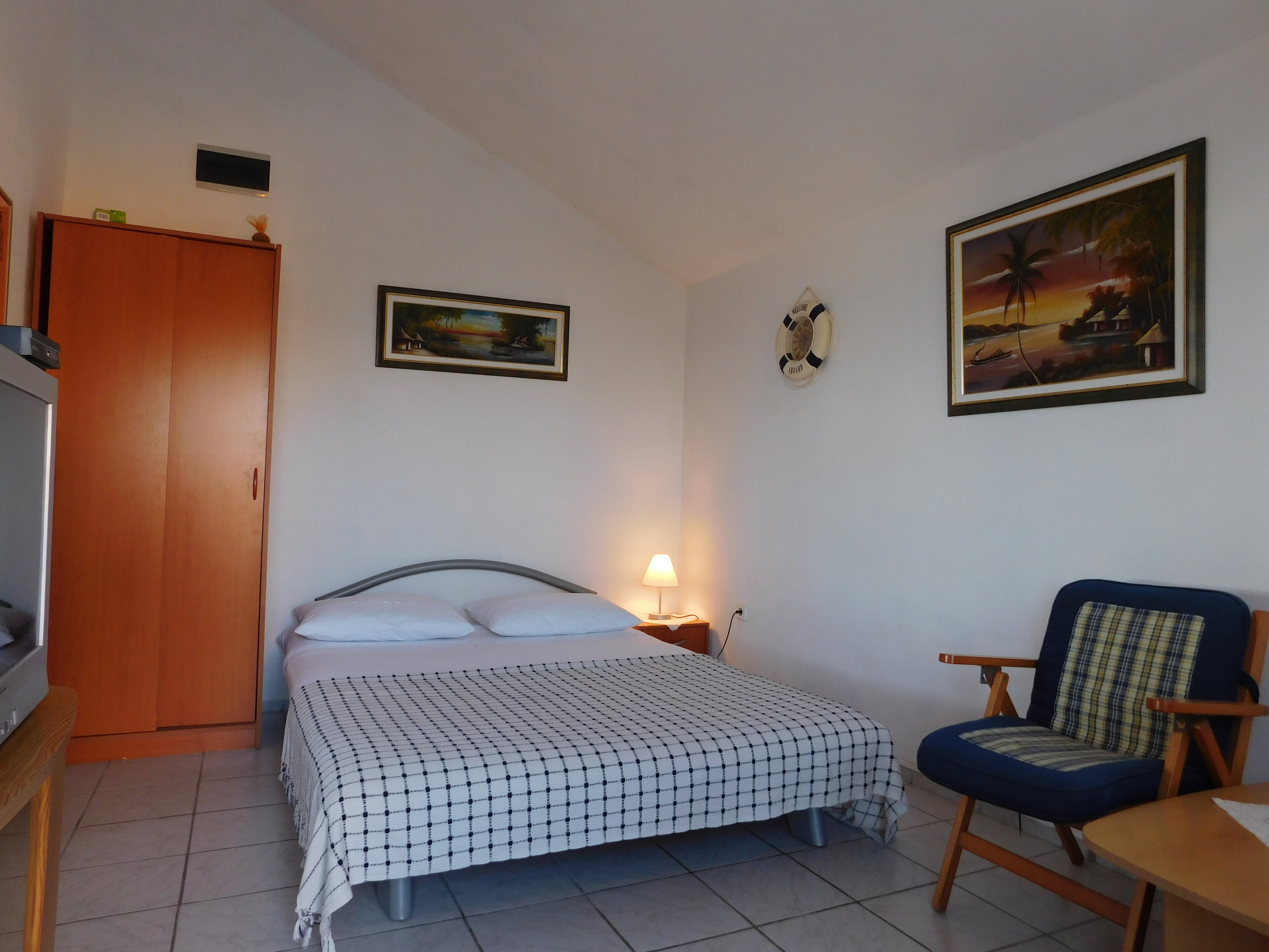 Three bedroom house near beach Milna, Vis  K
