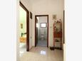 Hallway Milna, Hallway in the house, (pet friendly) and WiFi.