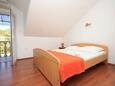 Bedroom Komiža, Bedroom in the studio-apartment, (pet friendly) and WiFi.