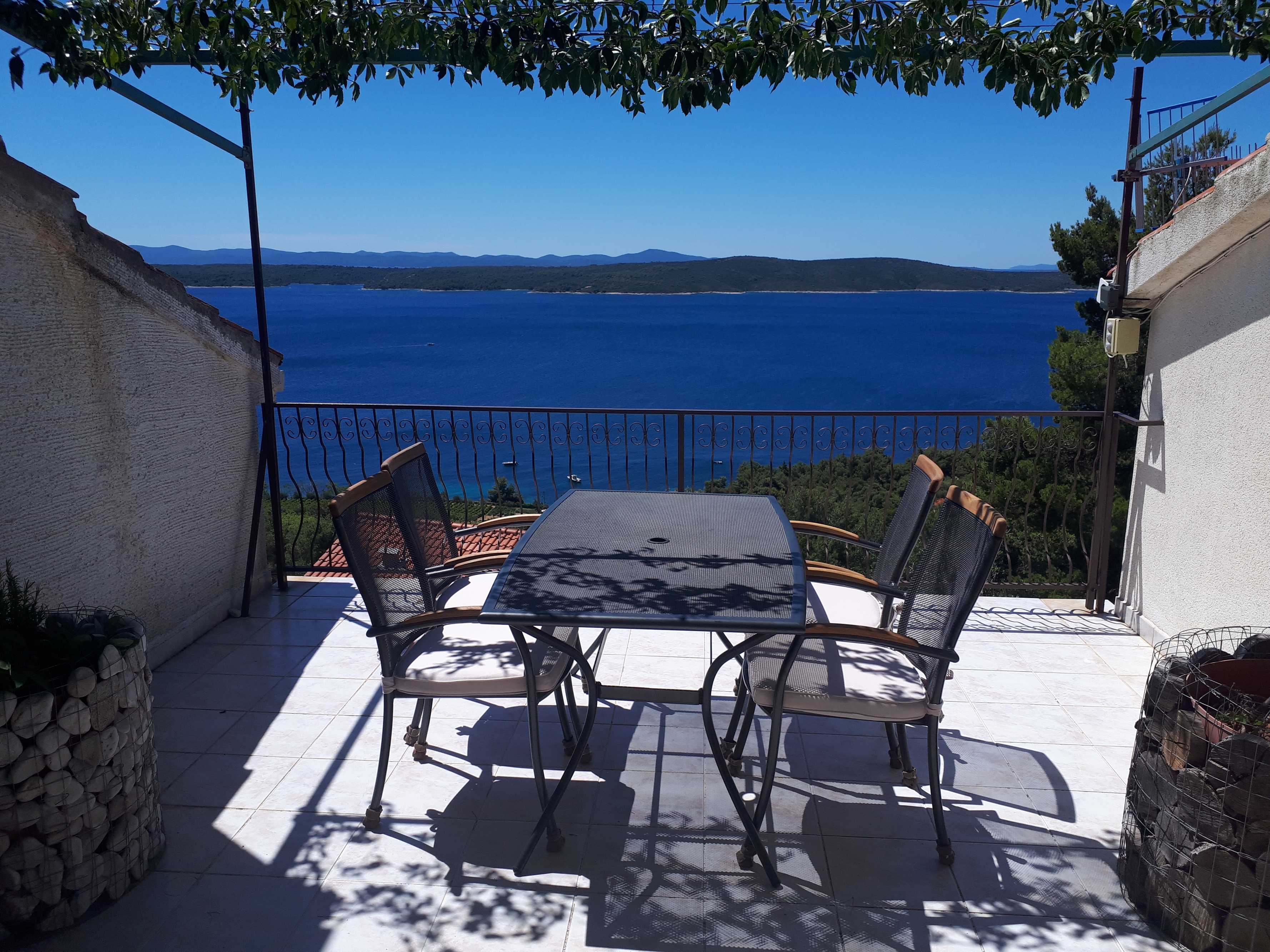 One bedroom apartment with terrace and sea view Zavala, Hvar (A-8912-a) One bedroom apartment with terrace and sea view Zavala, Hvar (A-8912-a)
