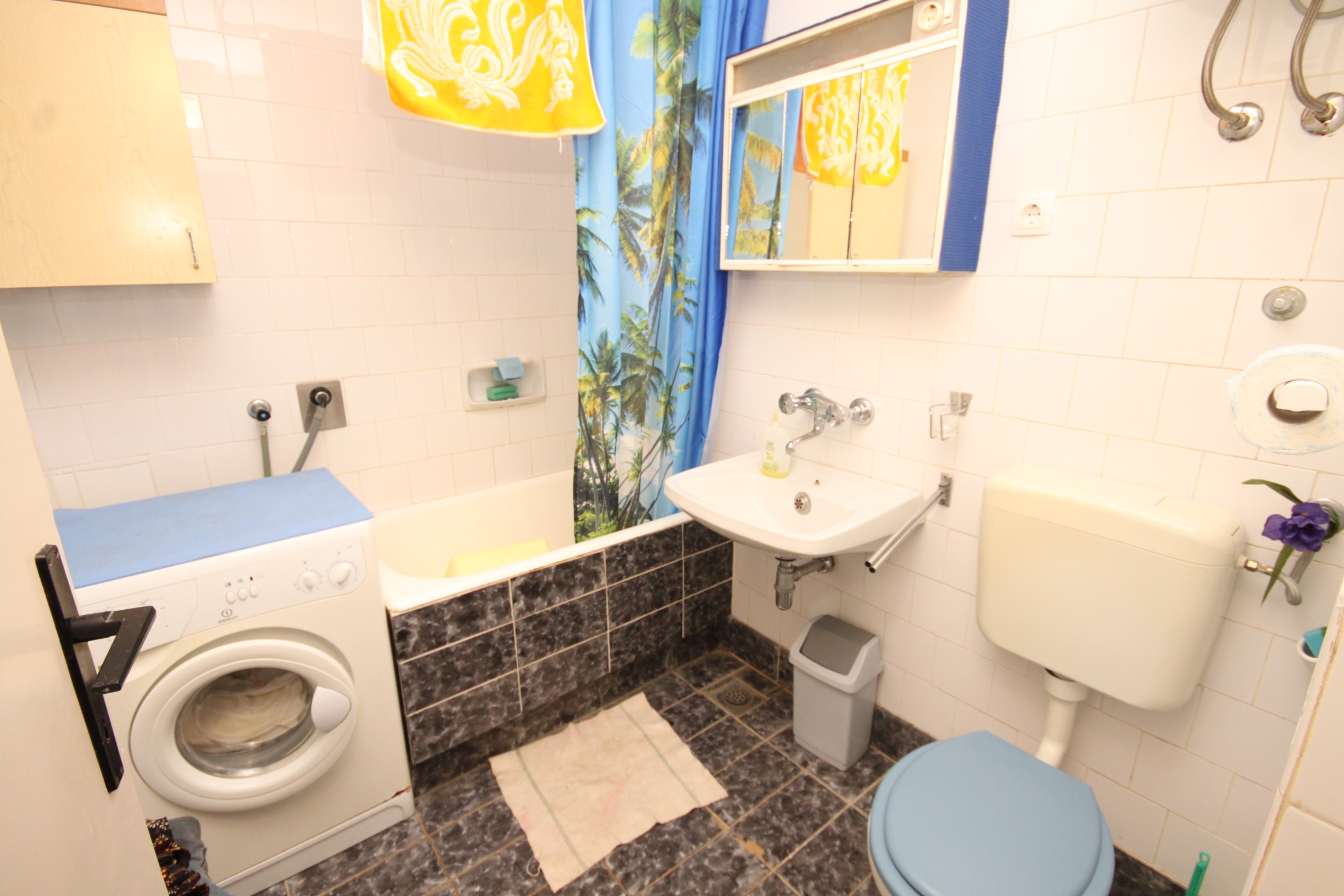 Three bedroom apartment near beach Milna, Vis  A-a