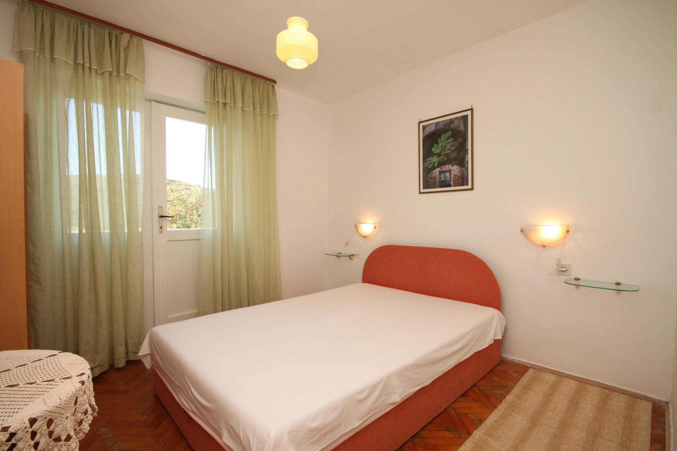 Three bedroom apartment near beach Milna, Vis  A-a