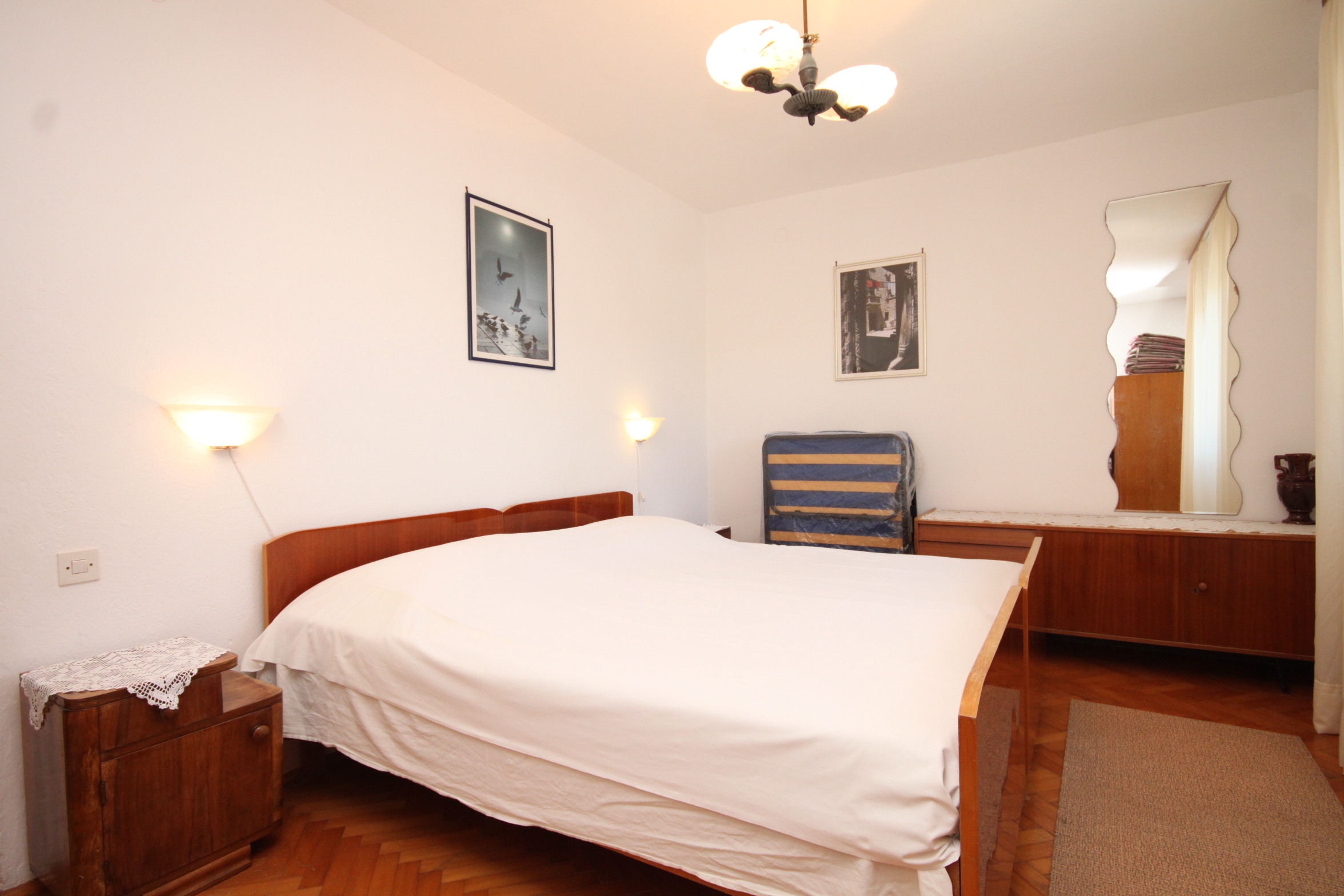 Three bedroom apartment near beach Milna, Vis  A-a