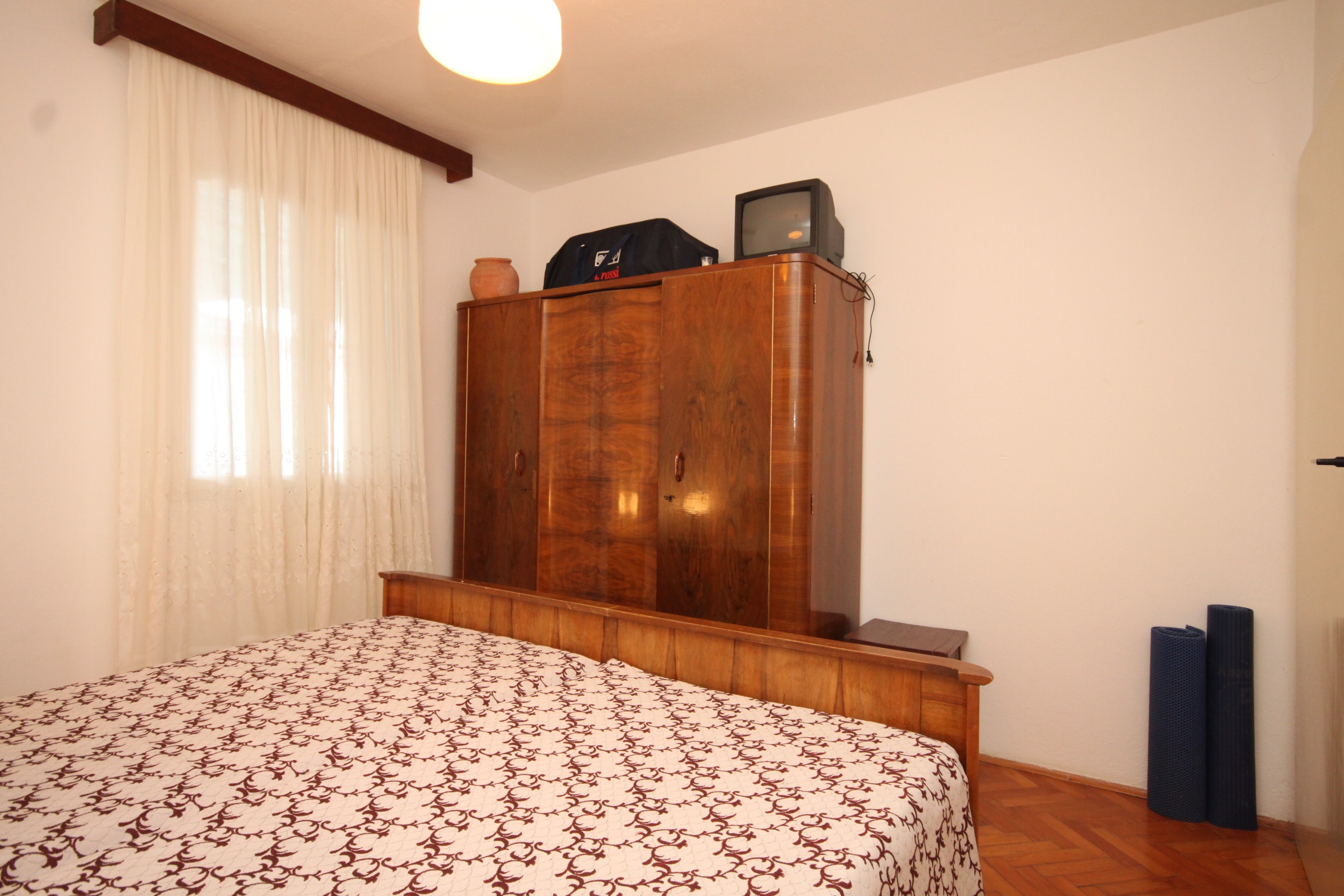 Three bedroom apartment near beach Milna, Vis  A-a