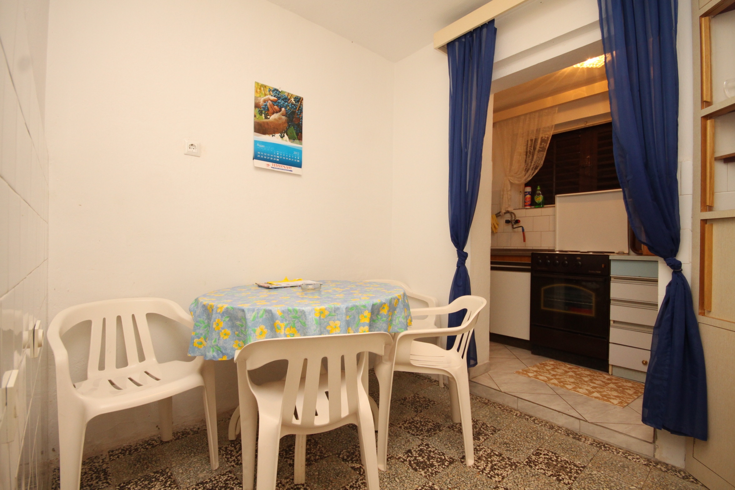 Three bedroom apartment near beach Milna, Vis  A-a