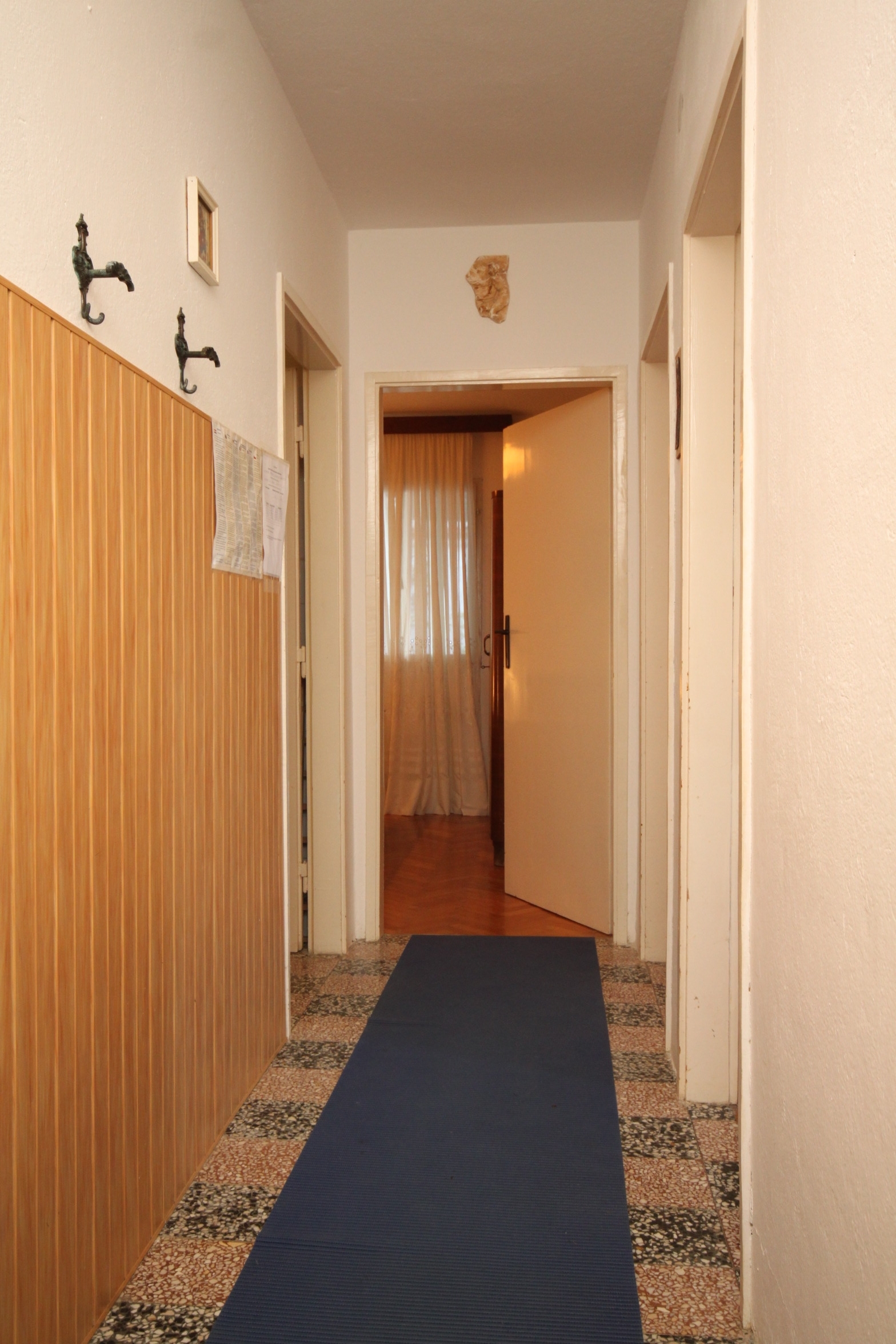 Three bedroom apartment near beach Milna, Vis  A-a