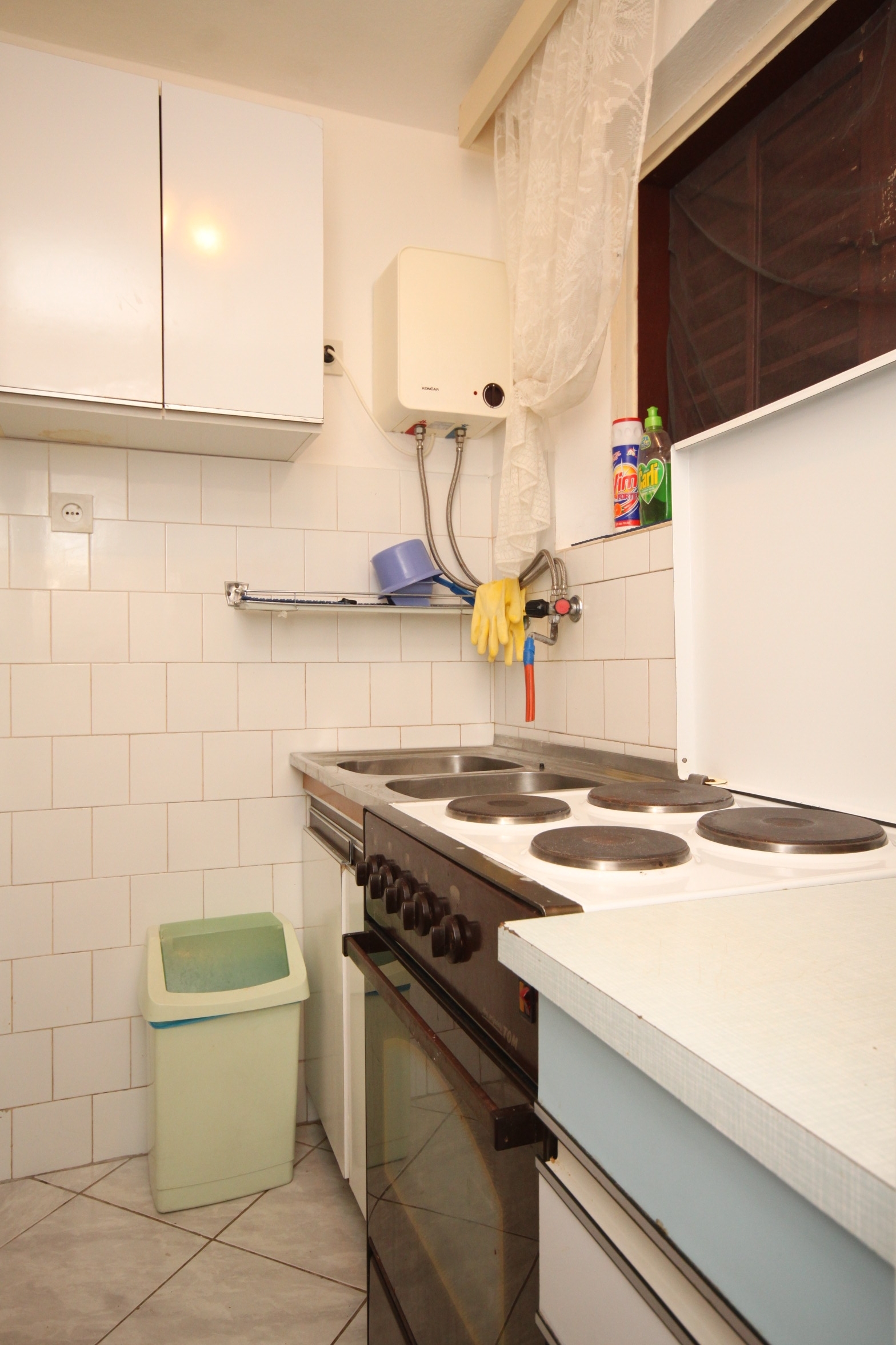 Three bedroom apartment near beach Milna, Vis  A-a