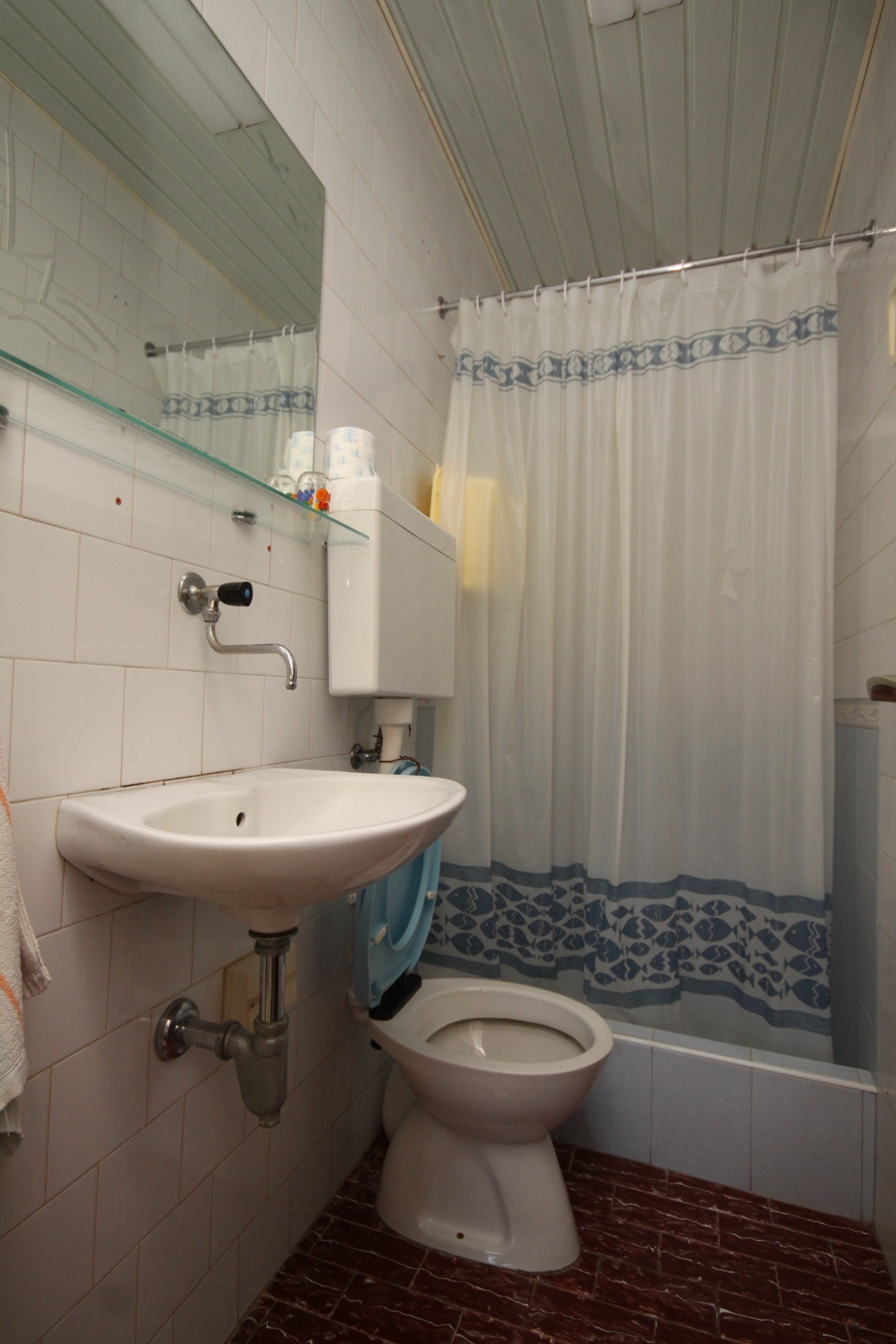 Two bedroom apartment near beach Milna, Vis  A-b