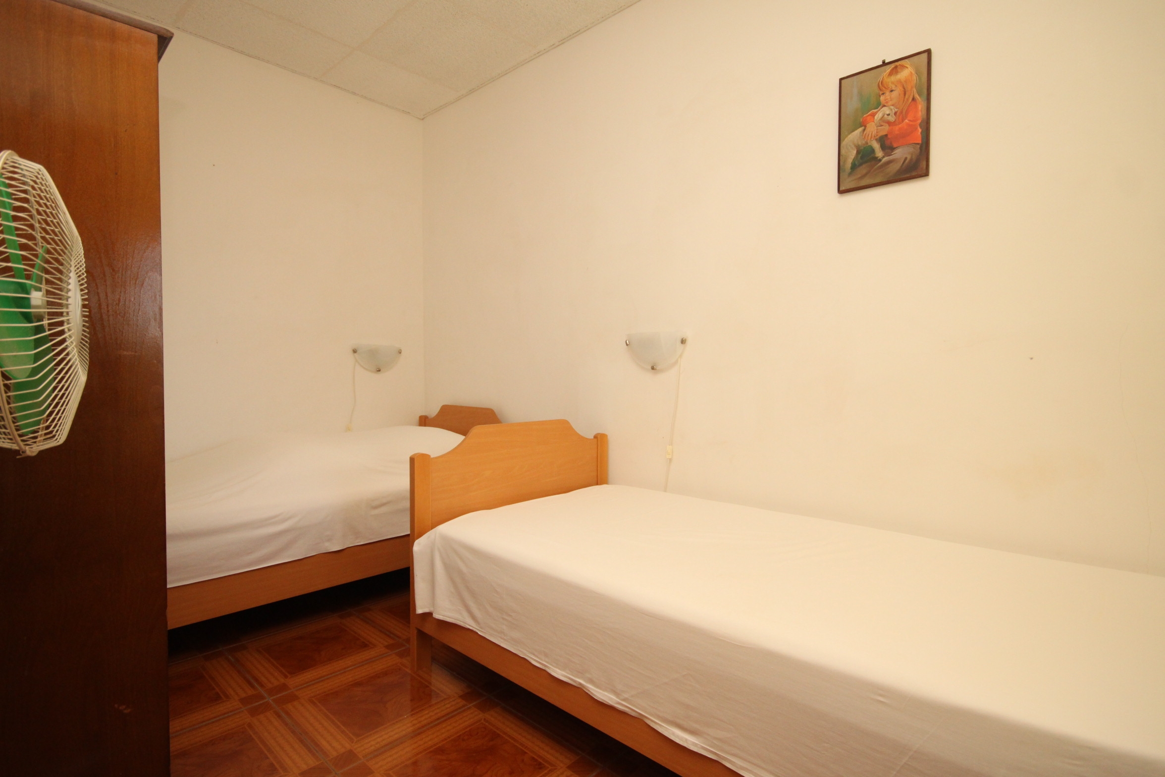 Two bedroom apartment near beach Milna, Vis  A-b