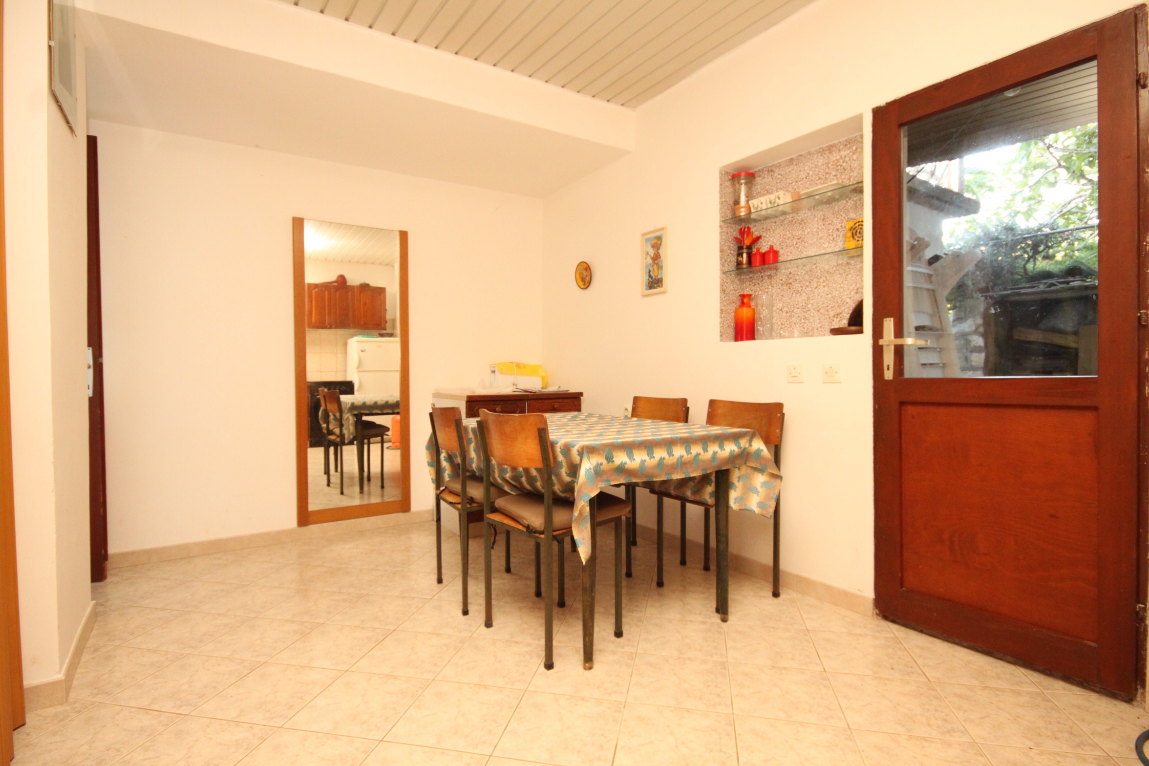 Two bedroom apartment near beach Milna, Vis  A-b