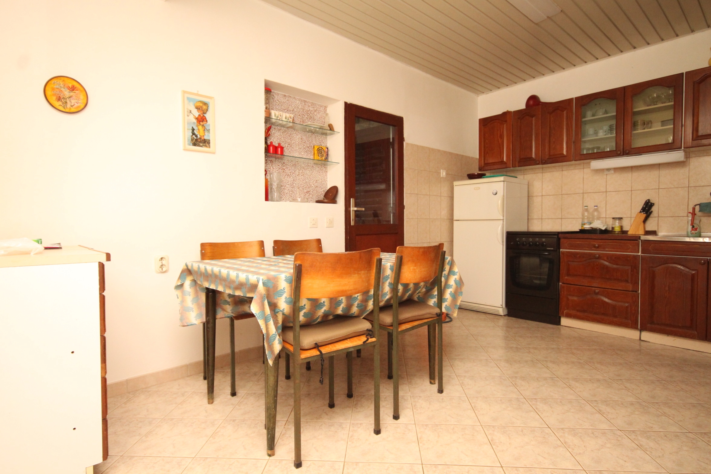 Two bedroom apartment near beach Milna, Vis  A-b