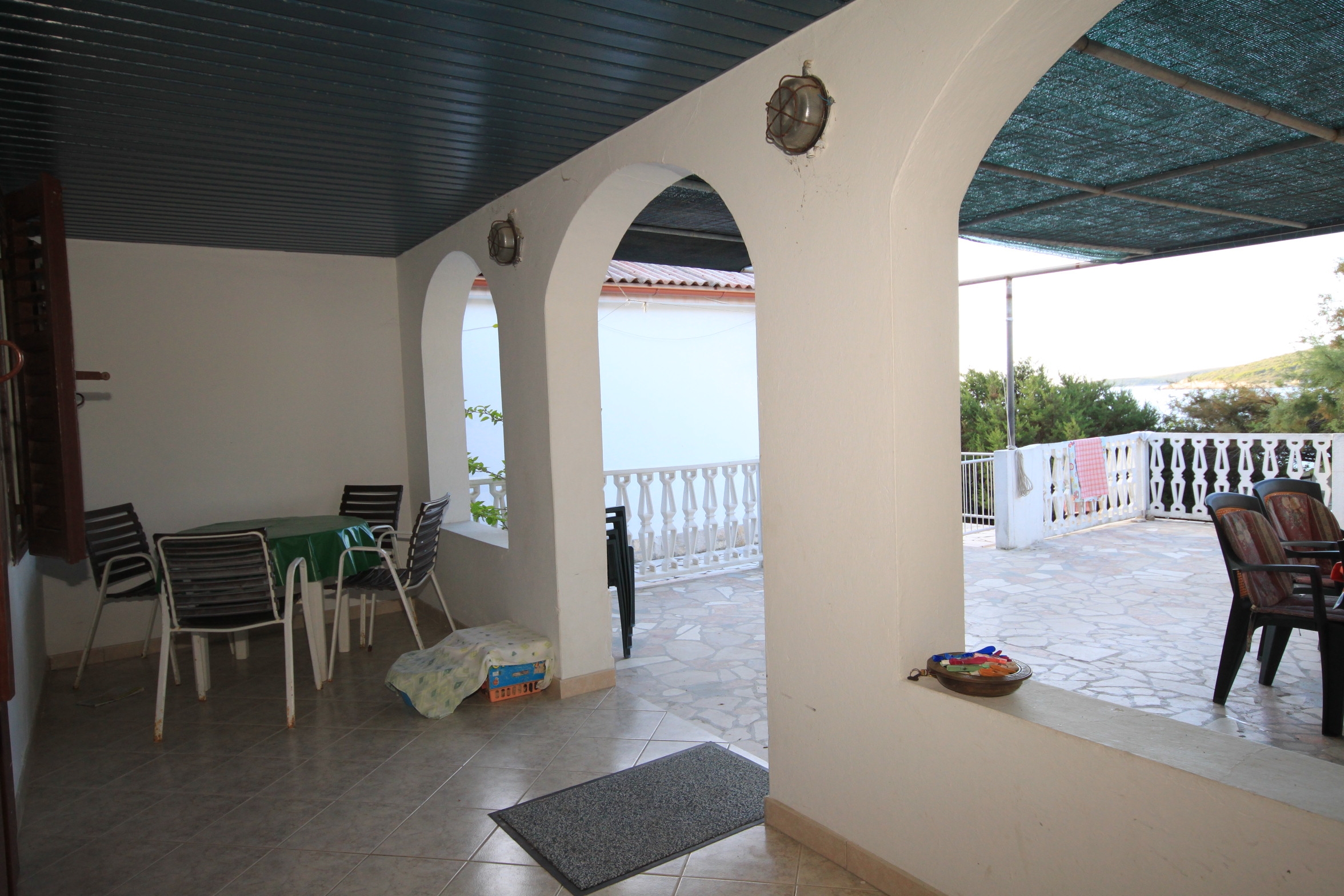 Two bedroom apartment near beach Milna, Vis  A-b