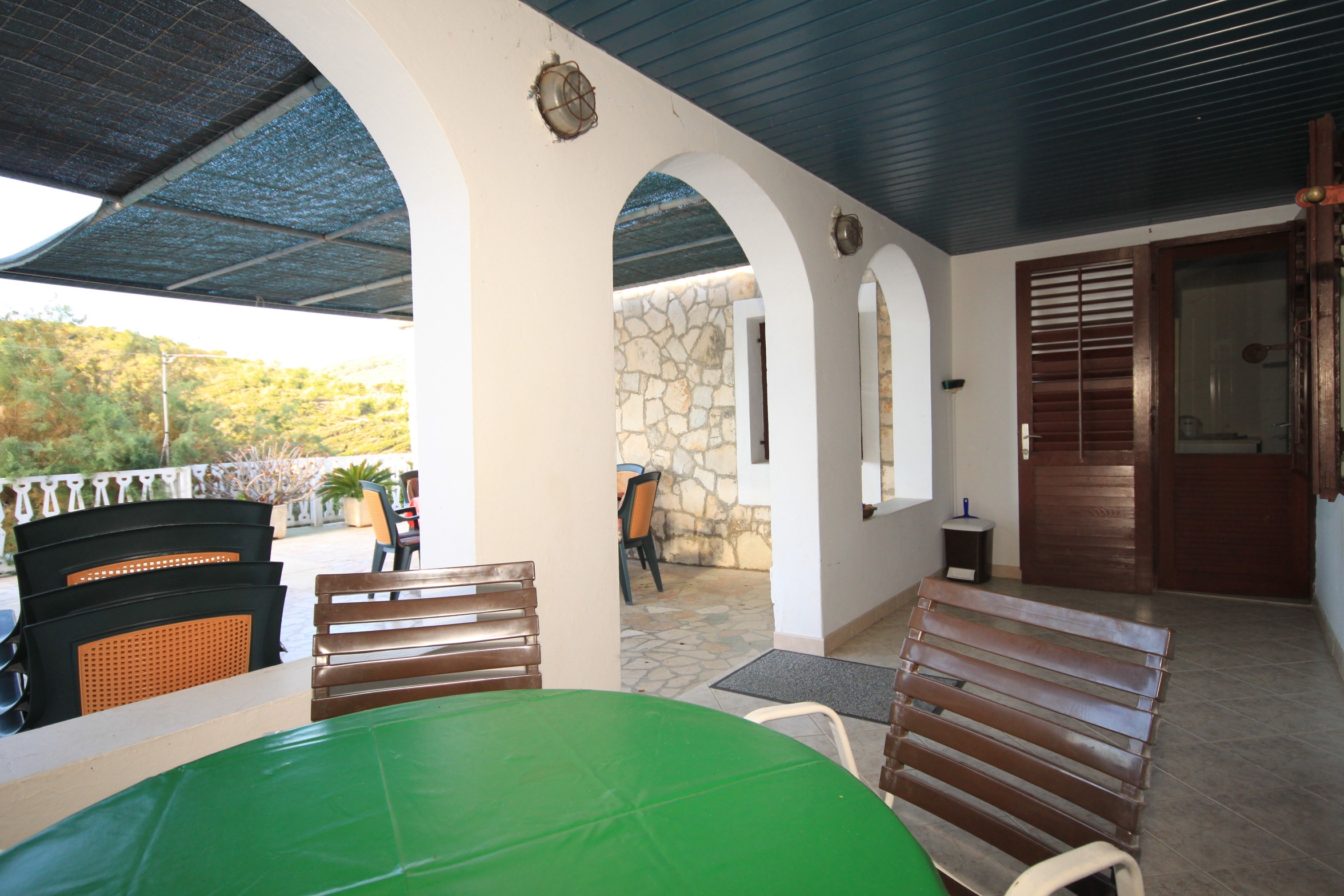 Two bedroom apartment near beach Milna, Vis  A-b