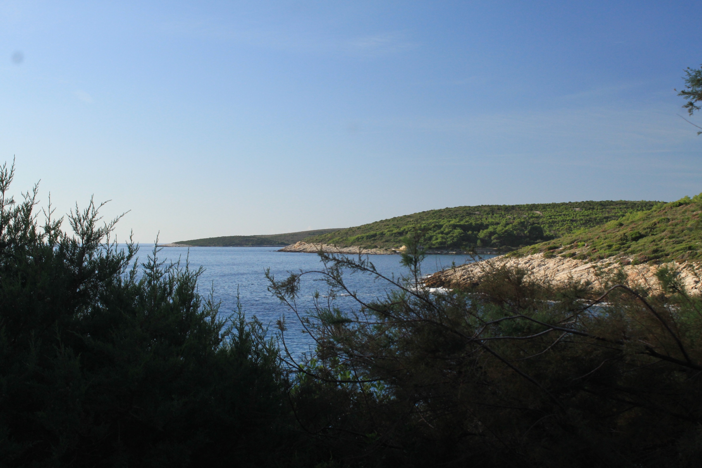 Two bedroom apartment near beach Milna, Vis  A-b