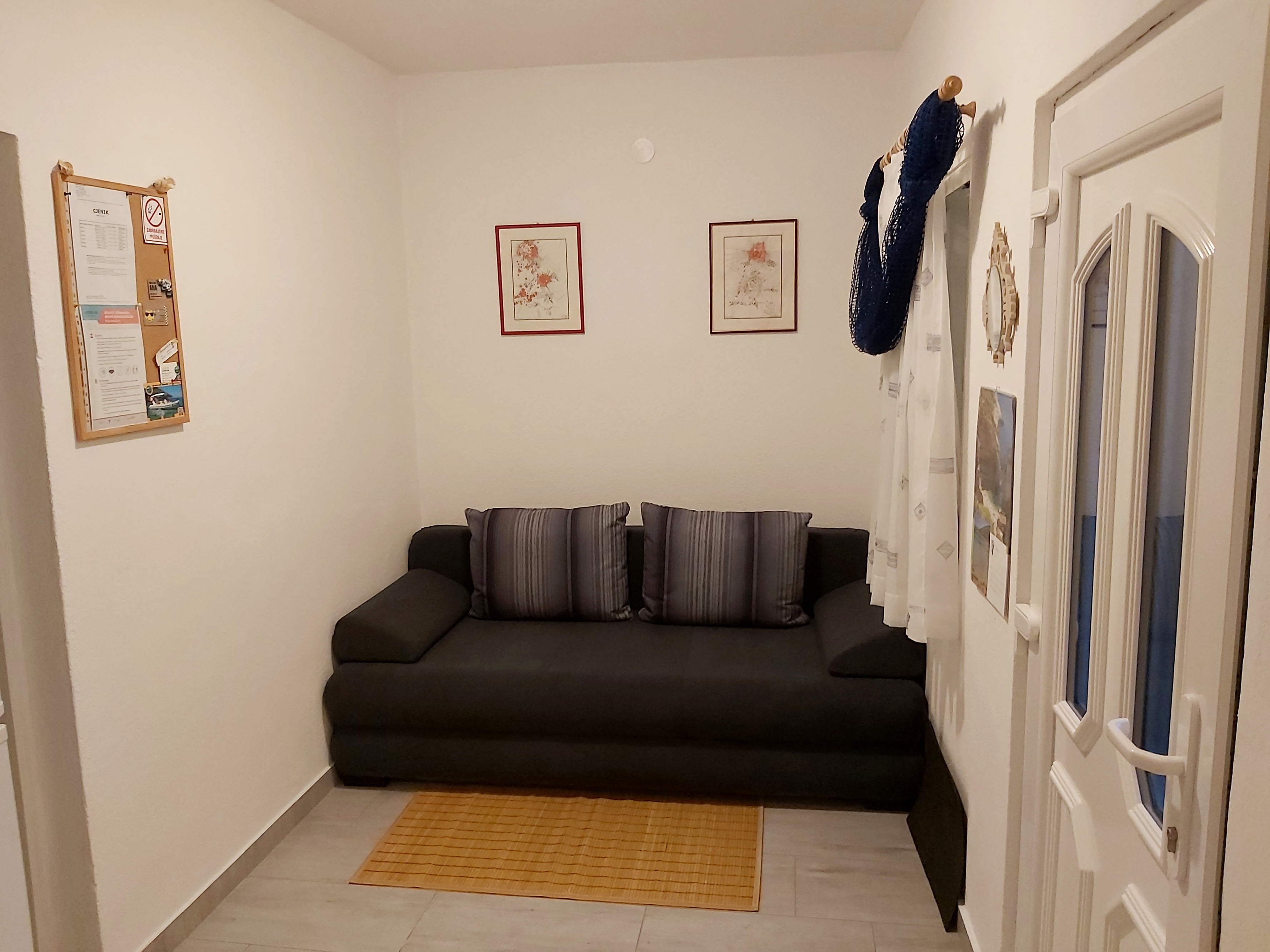 One bedroom apartment near beach Milna, Vis (A-8917-b) One bedroom apartment near beach Milna, Vis (A-8917-b)