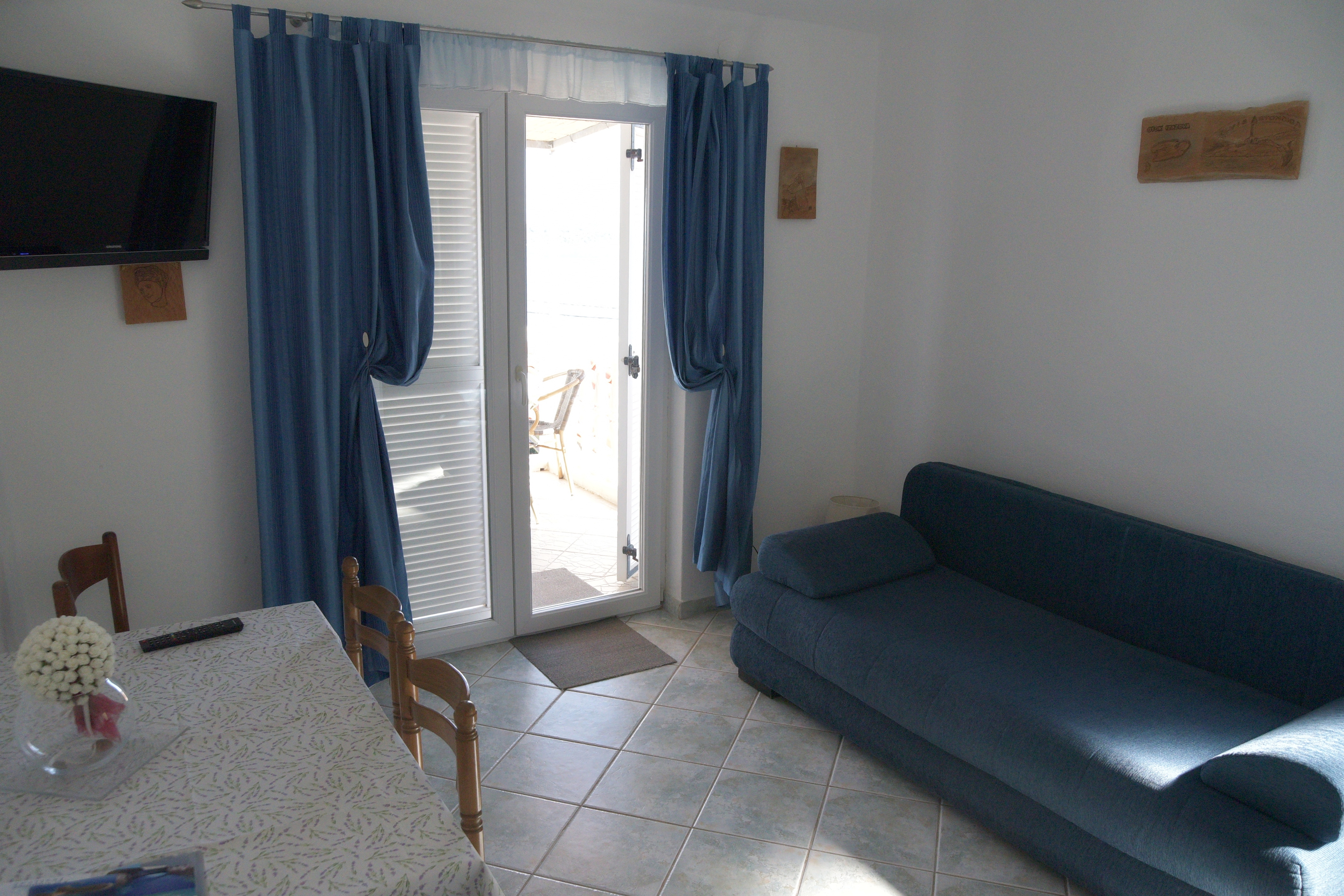 One bedroom apartment near beach Milna, Vis (A-8917-c) One bedroom apartment near beach Milna, Vis (A-8917-c)