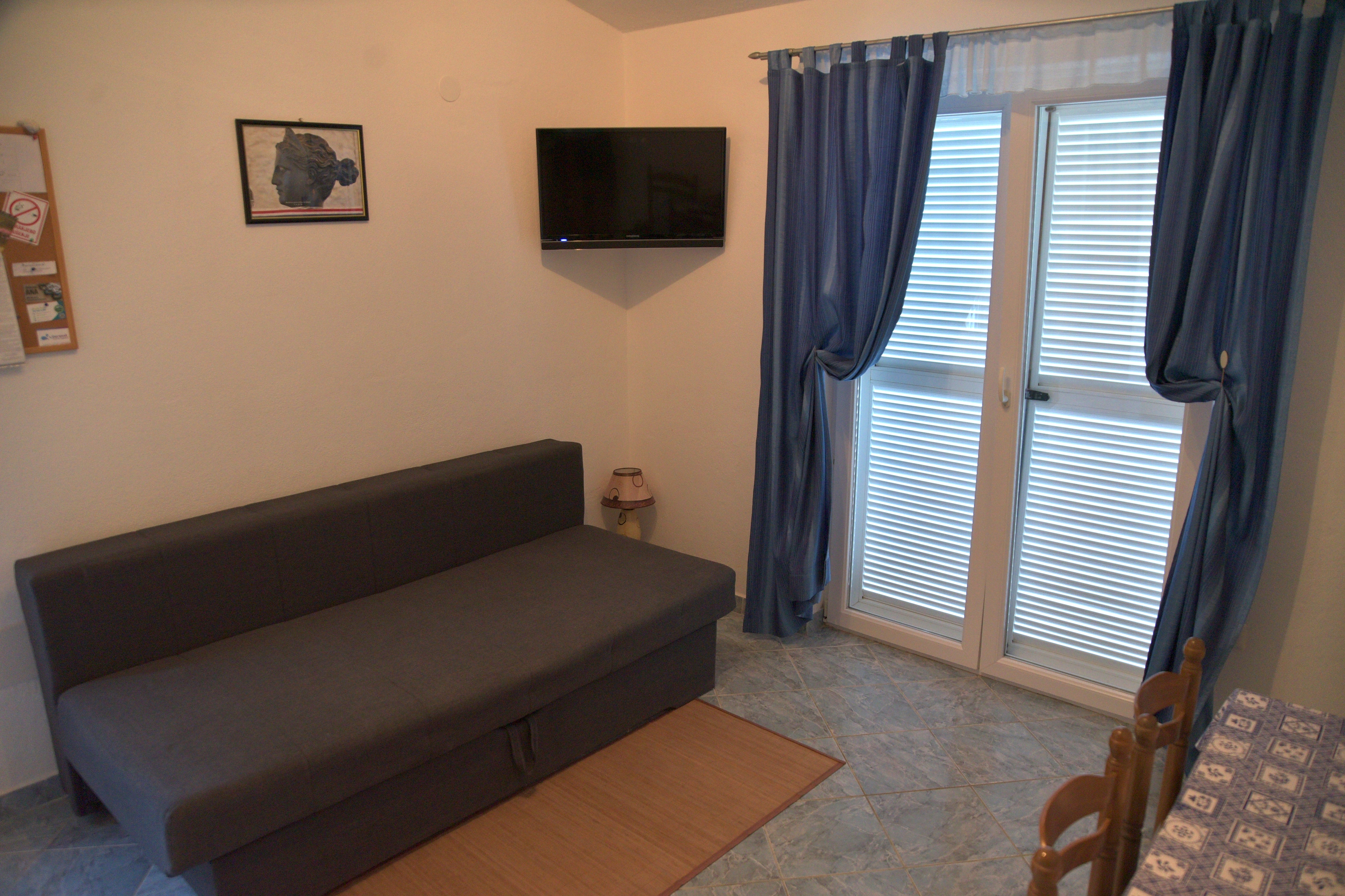 One bedroom apartment near beach Milna, Vis (A-8917-e) One bedroom apartment near beach Milna, Vis (A-8917-e)