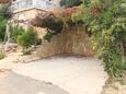 Milna, Vis, Parking lot 8917 - Apartments by the sea.