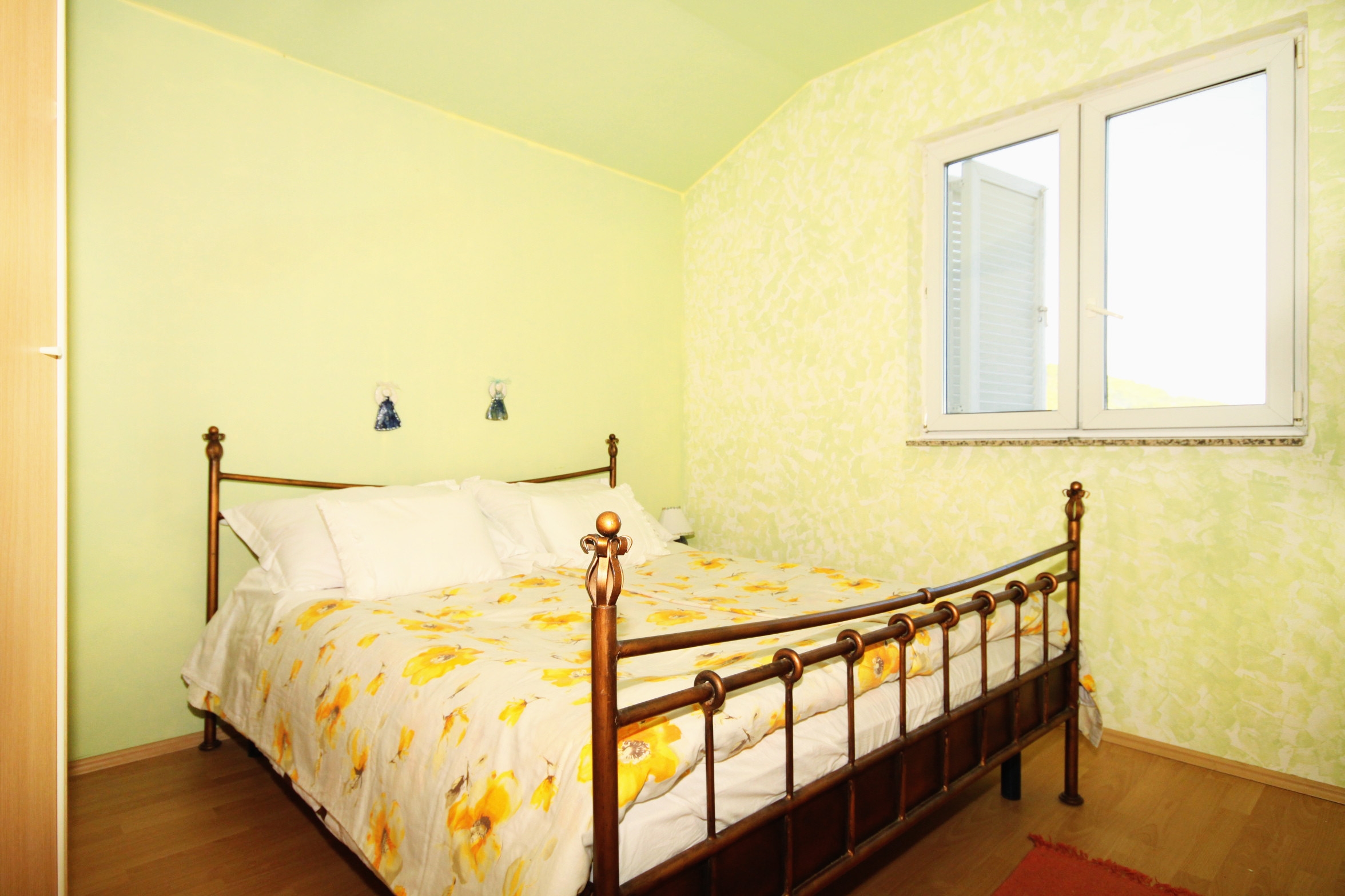 Two bedroom apartment with terrace and sea view Brgujac, Vis  A-a