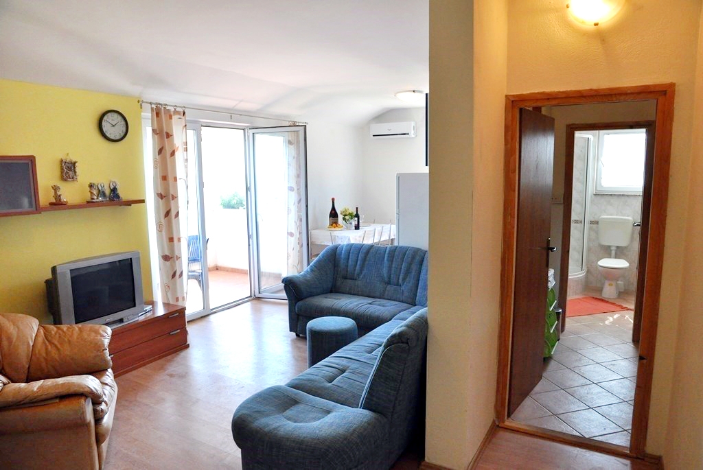 Two bedroom apartment with terrace and sea view Brgujac, Vis (A-8919-a)