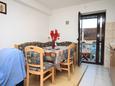 Dining room Vis, Dining room in the apartment, dostupna klima i dopusteni kucni ljubimci.
