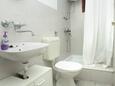 Kupaonica Milna, Kupaonica u smještaju tipa studio-apartment, kućni ljubimci dozvoljeni.