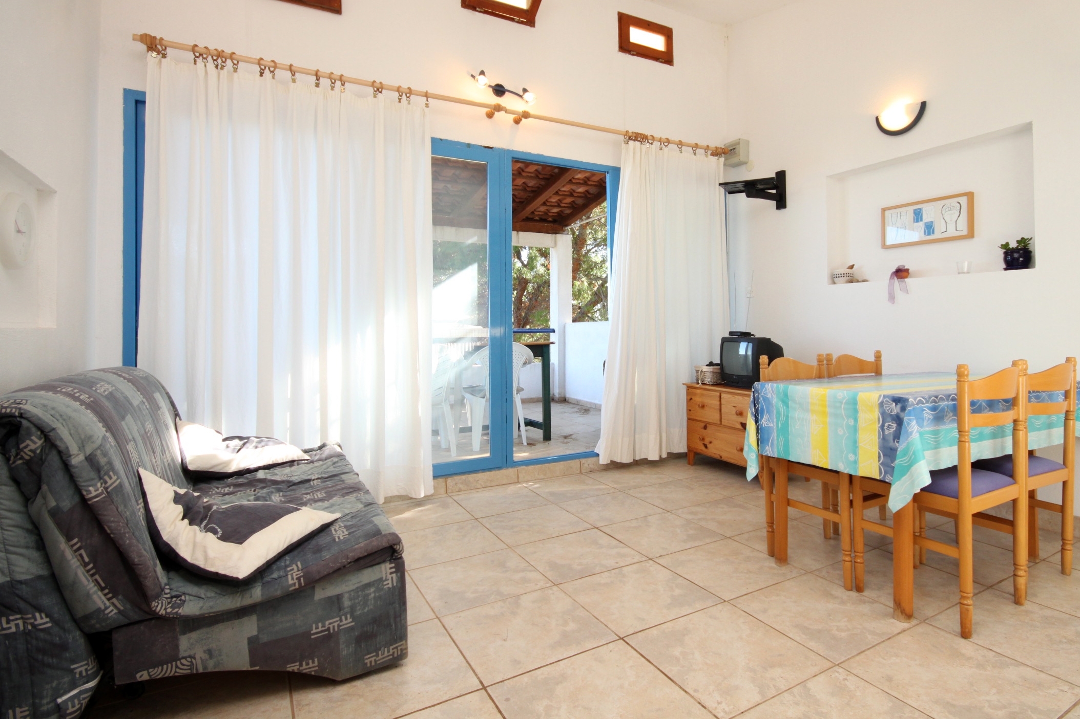 Two bedroom apartment near beach Milna, Vis  A-a