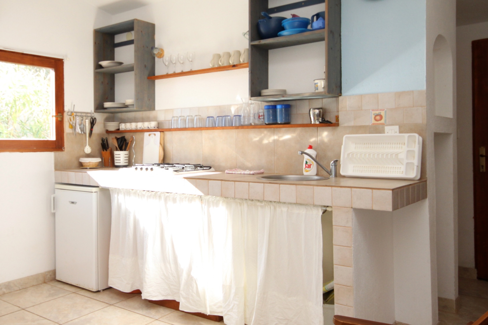 Two bedroom apartment near beach Milna, Vis  A-a