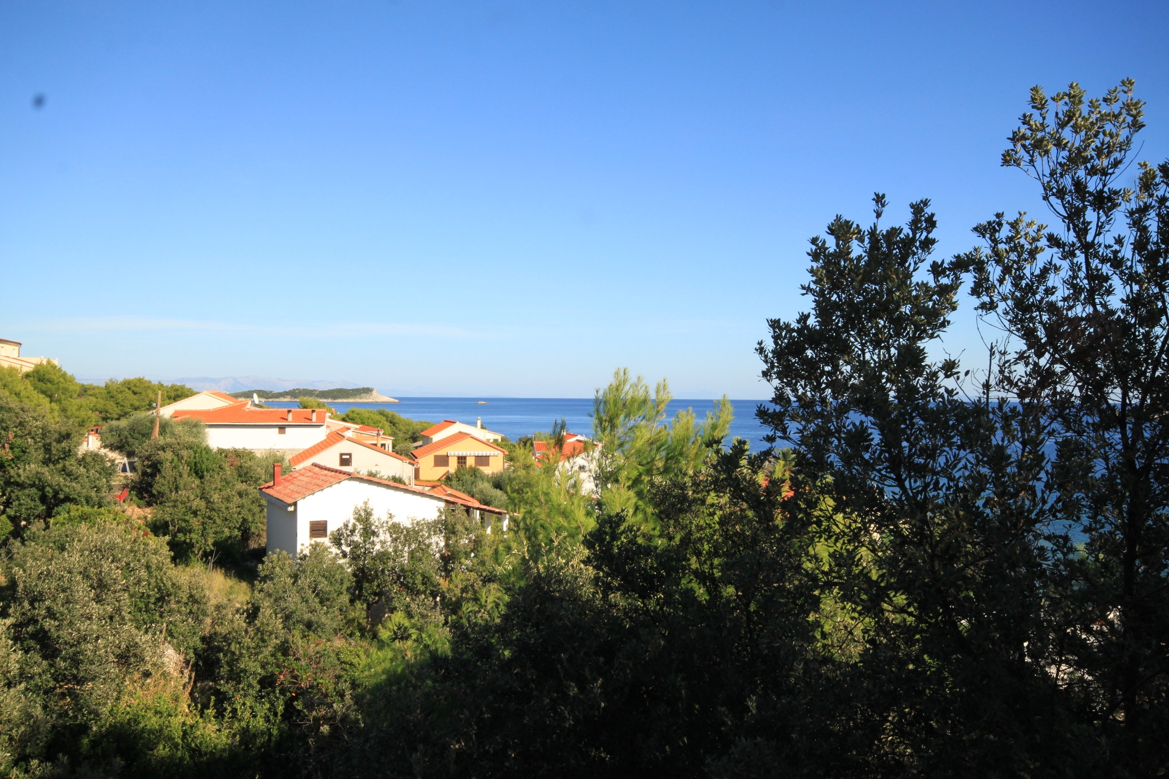 Two bedroom apartment near beach Milna, Vis  A-a