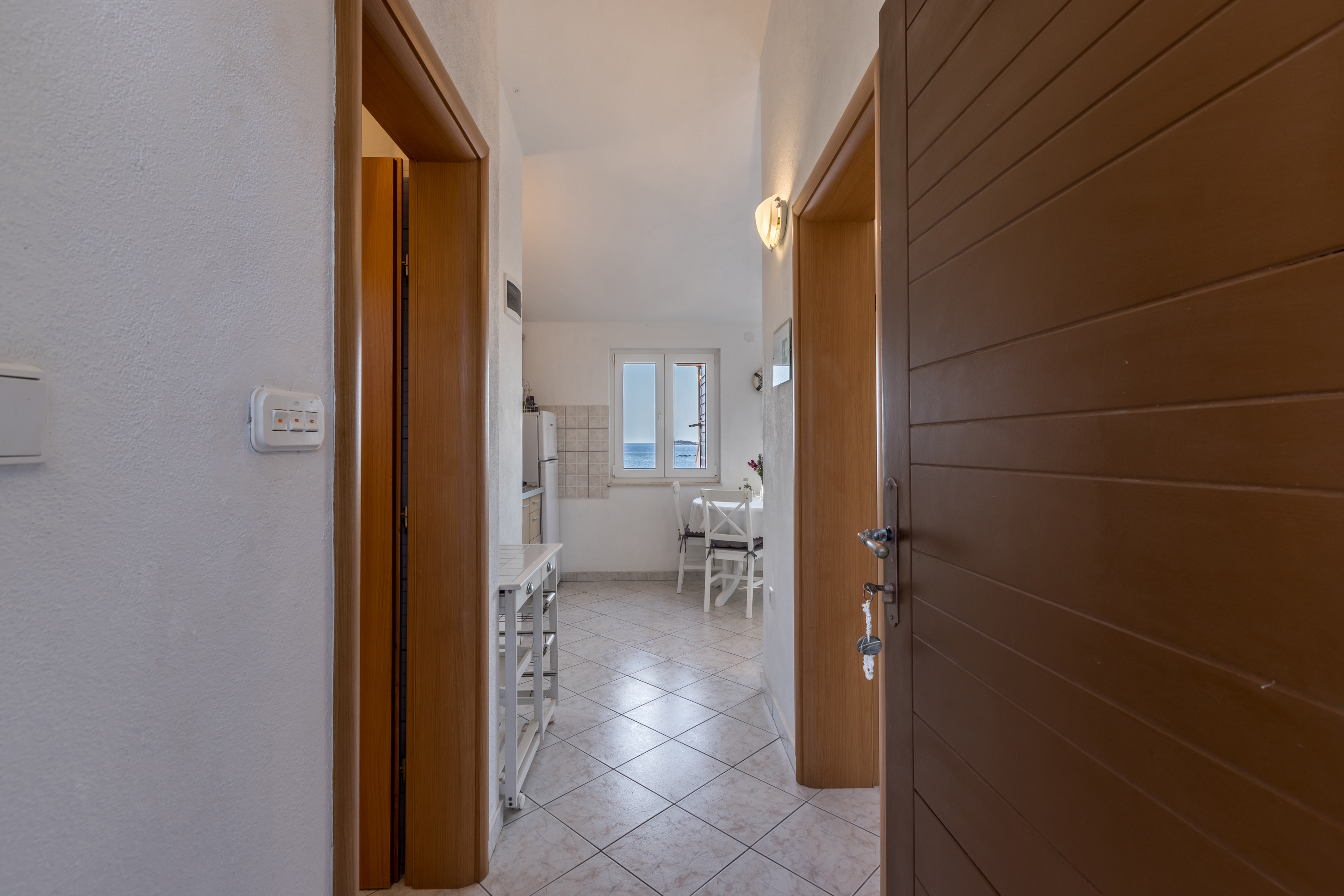 One bedroom apartment near beach Milna, Vis  A-a