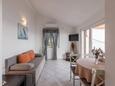 Living room Milna, Living room in the apartment, air condition available, (pet friendly) and WiFi.