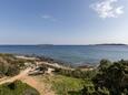 Milna, Vis, Courtyard 8946 - Apartments by the sea.