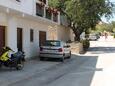 Sali, Dugi otok, Parkeerplaats 895 - Appartementen near sea with pebble beach.