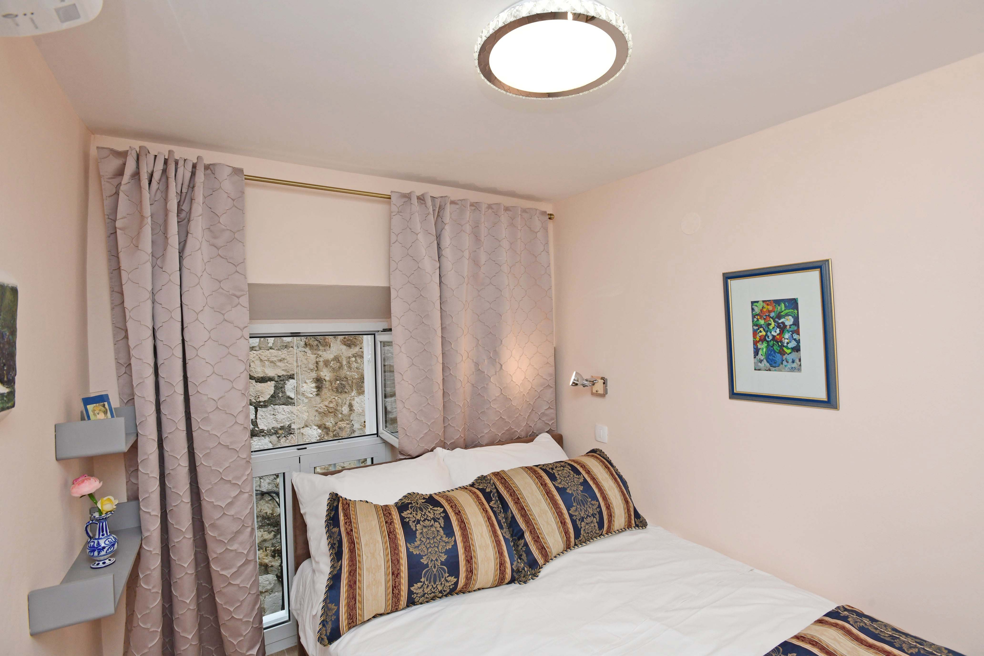 Three bedroom apartment with terrace and sea view Dubrovnik  A-a
