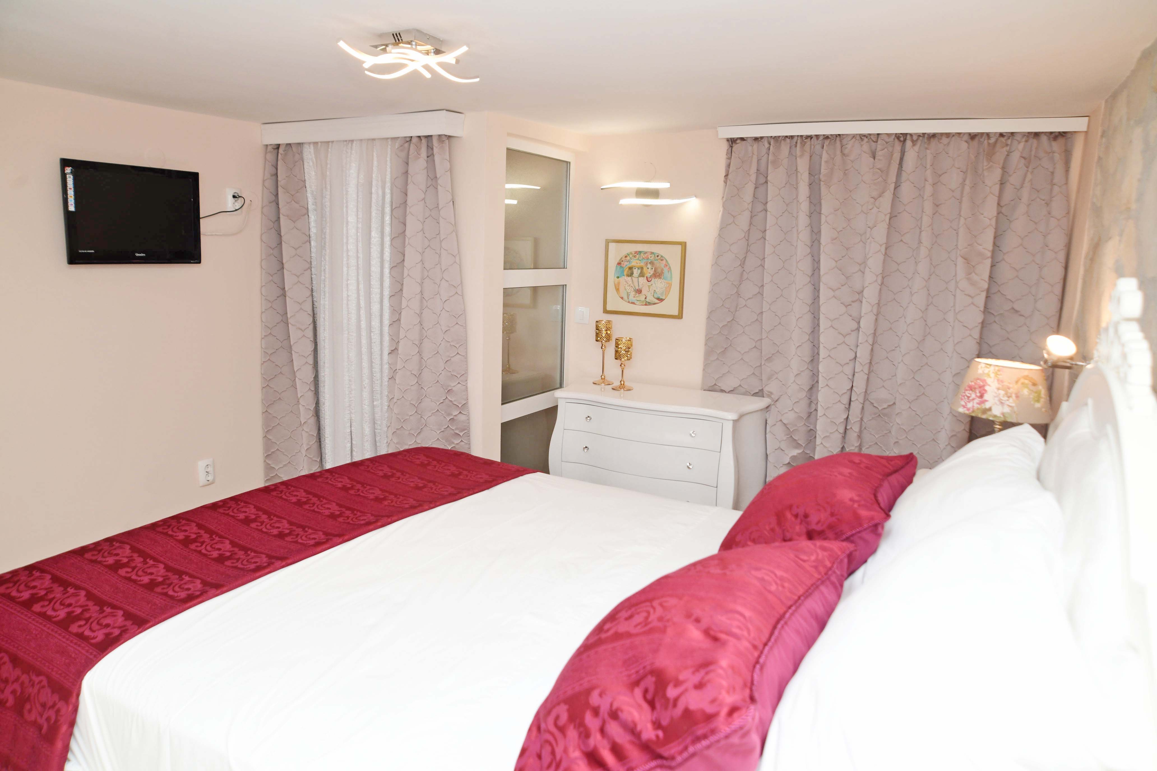 Three bedroom apartment with terrace and sea view Dubrovnik  A-a