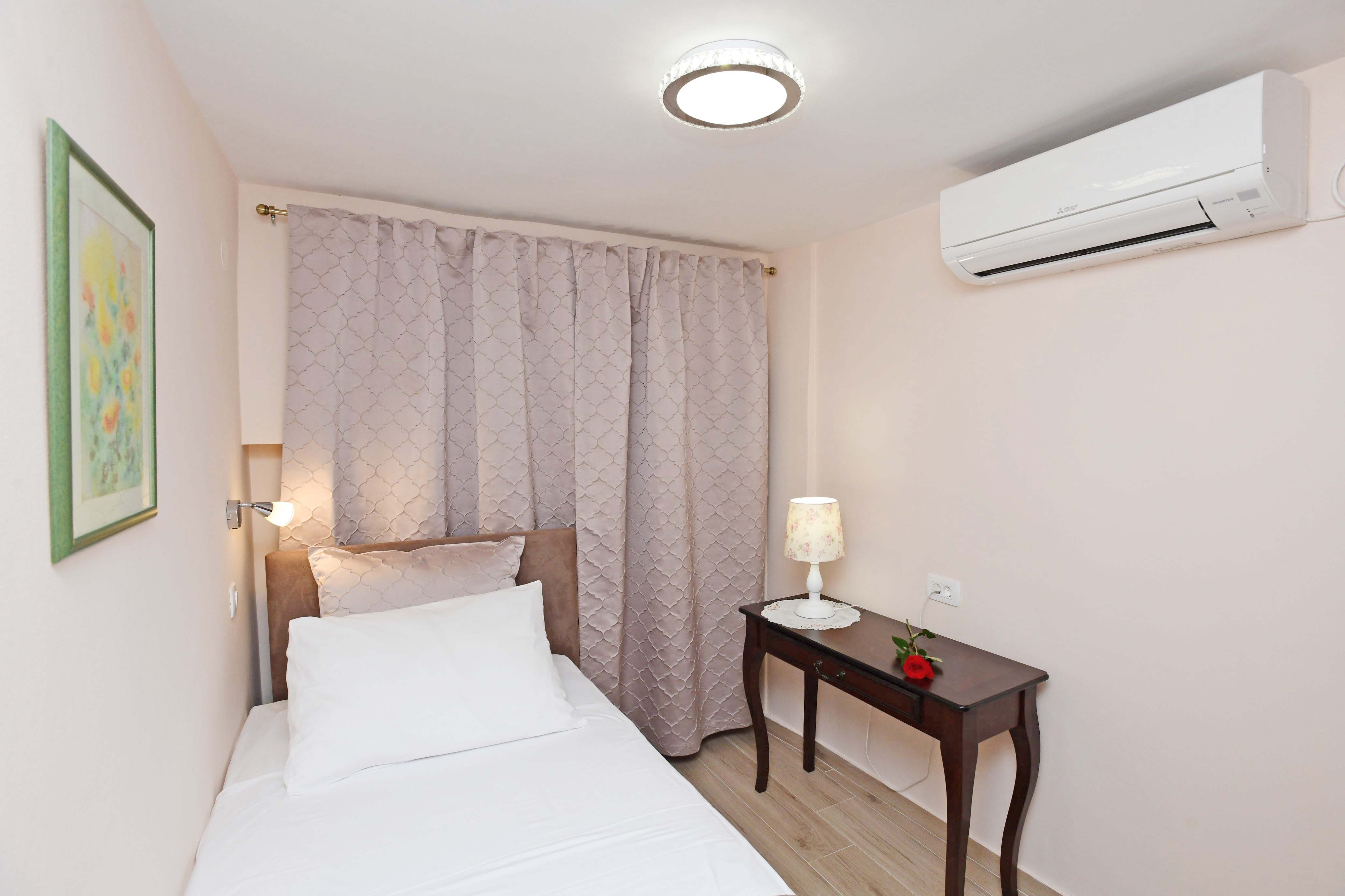Three bedroom apartment with terrace and sea view Dubrovnik  A-a