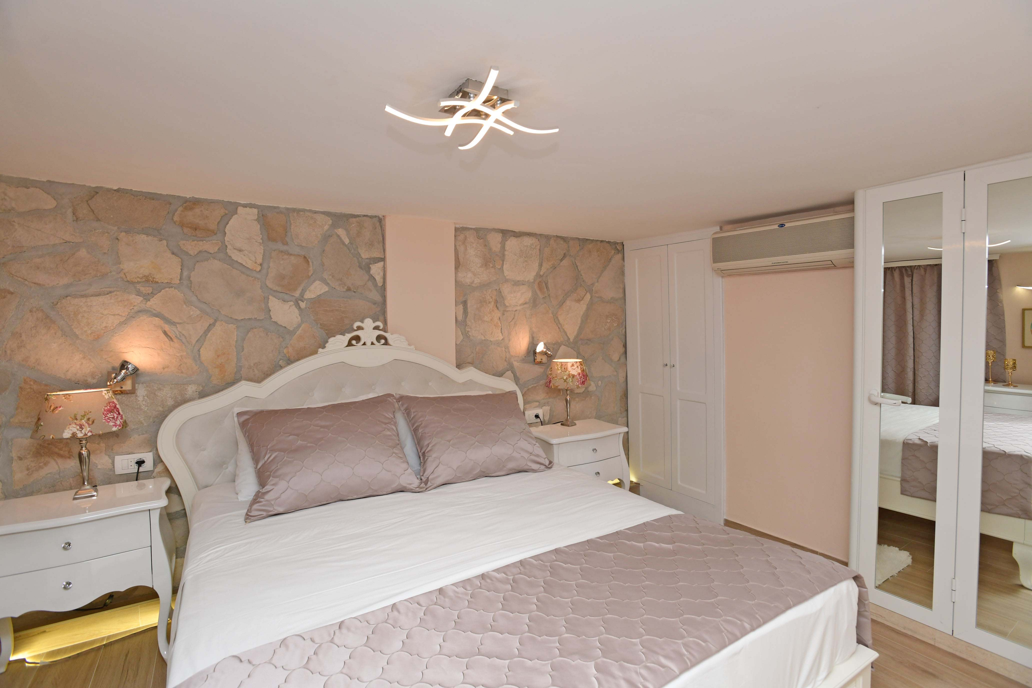 Three bedroom apartment with terrace and sea view Dubrovnik  A-a