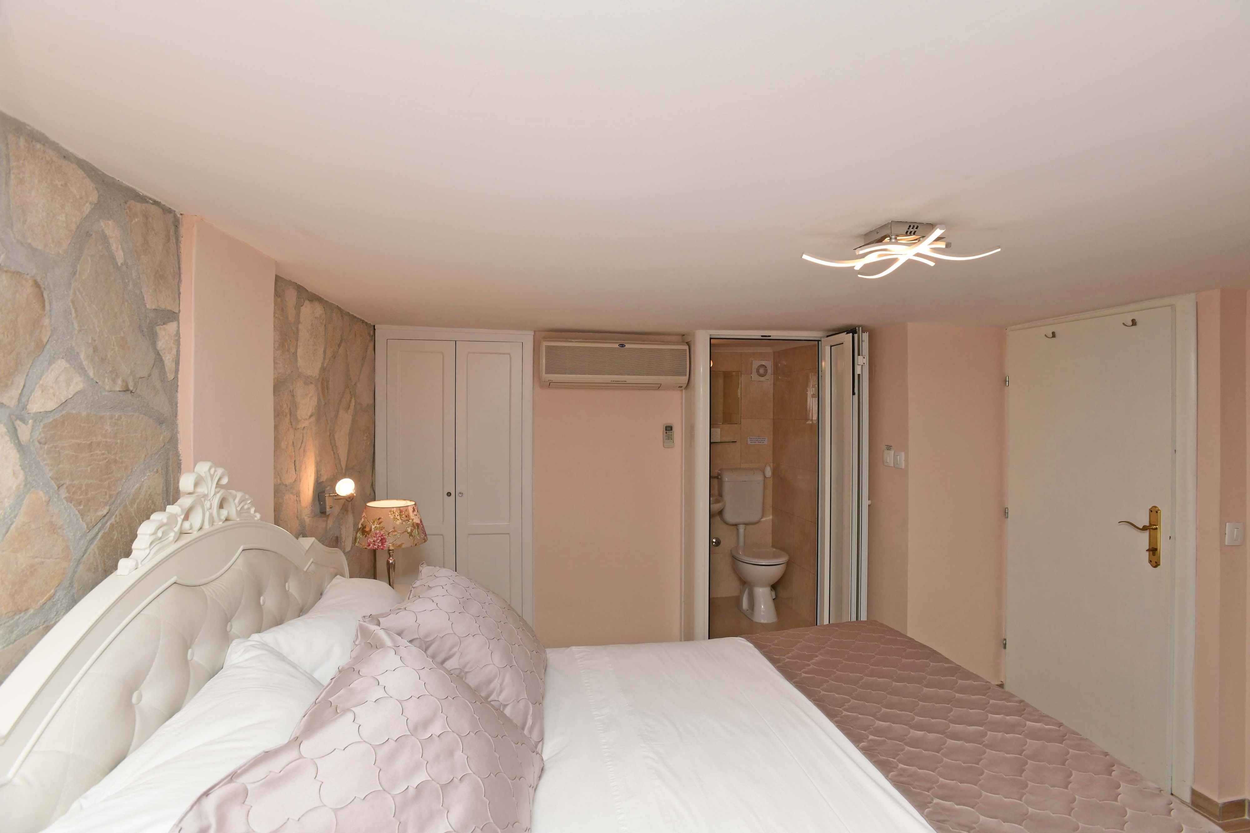 Three bedroom apartment with terrace and sea view Dubrovnik  A-a