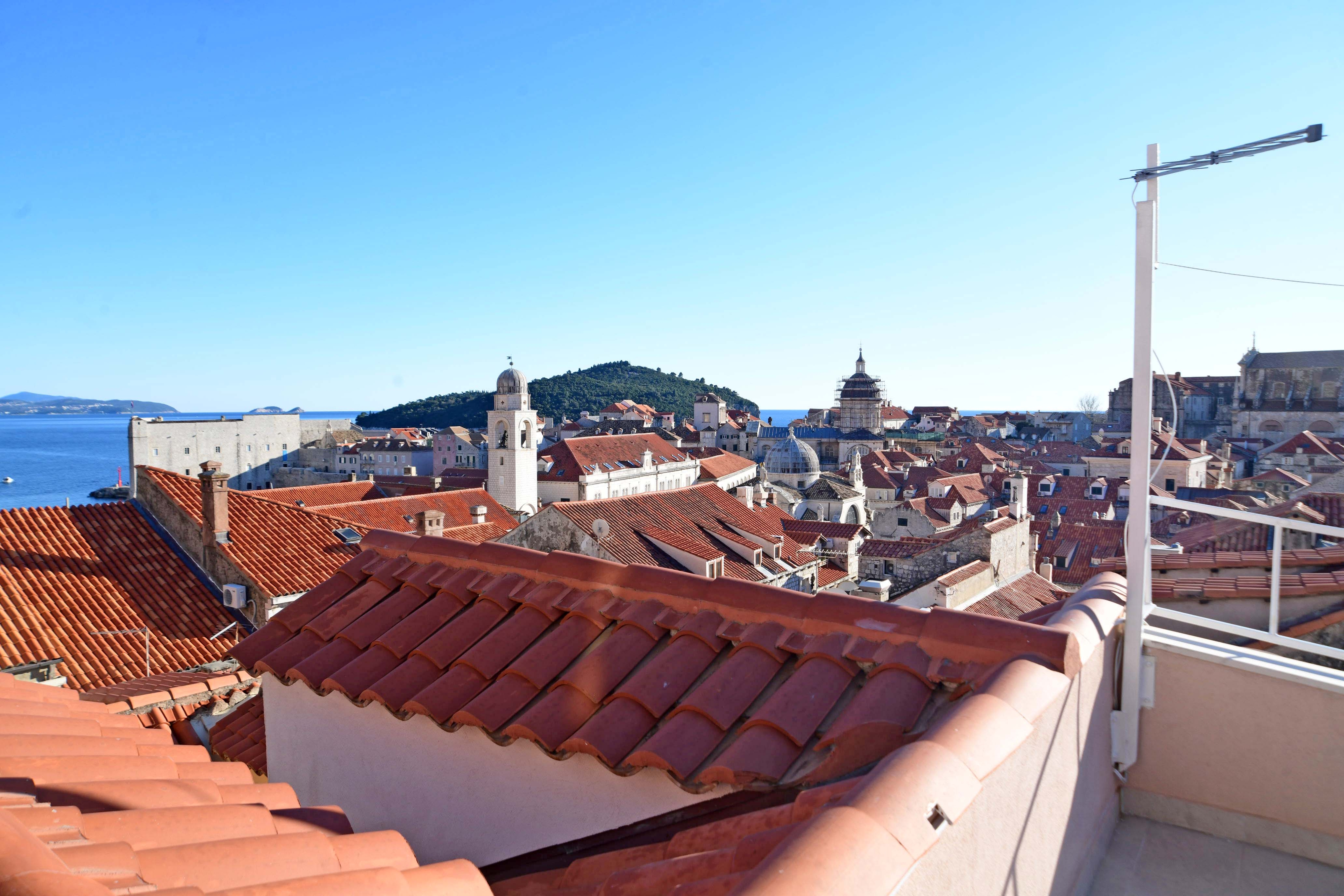 Three bedroom apartment with terrace and sea view Dubrovnik  A-a